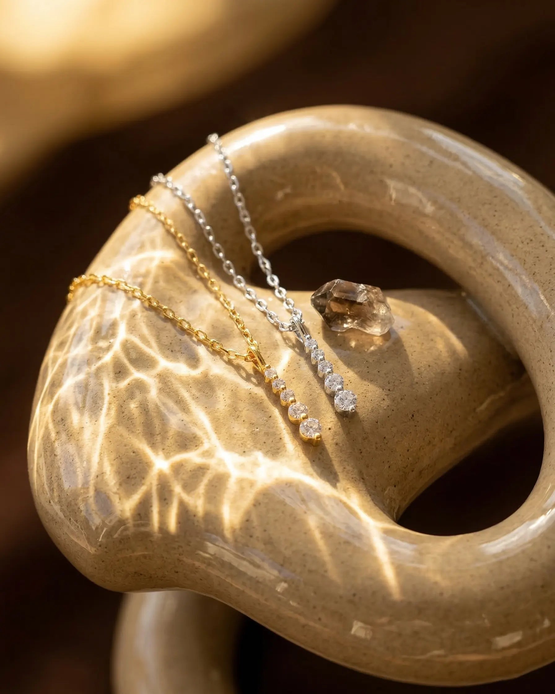 anti-tarnish-gold-vermeil-pear-necklace-detail, radiant-teardrop-cut-shimmer-jewelry, jewelry-for-sensitive-skin-sterling-silver, upscale-jewelry-brand-denmark, modern-classic-botanical-design