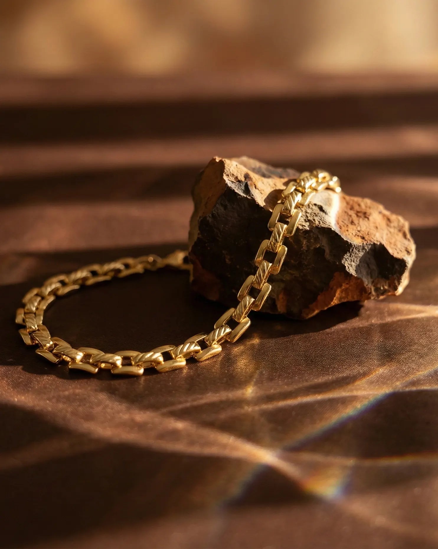 caelina-chunky-curb-chain-bracelet-gold-pvd-steel, bold-gold-link-bracelet-luxury, luxury-waterproof-jewelry-aesthetic, 316L-stainless-steel-bracelet-europe, senya-jewelry-best-seller-chain