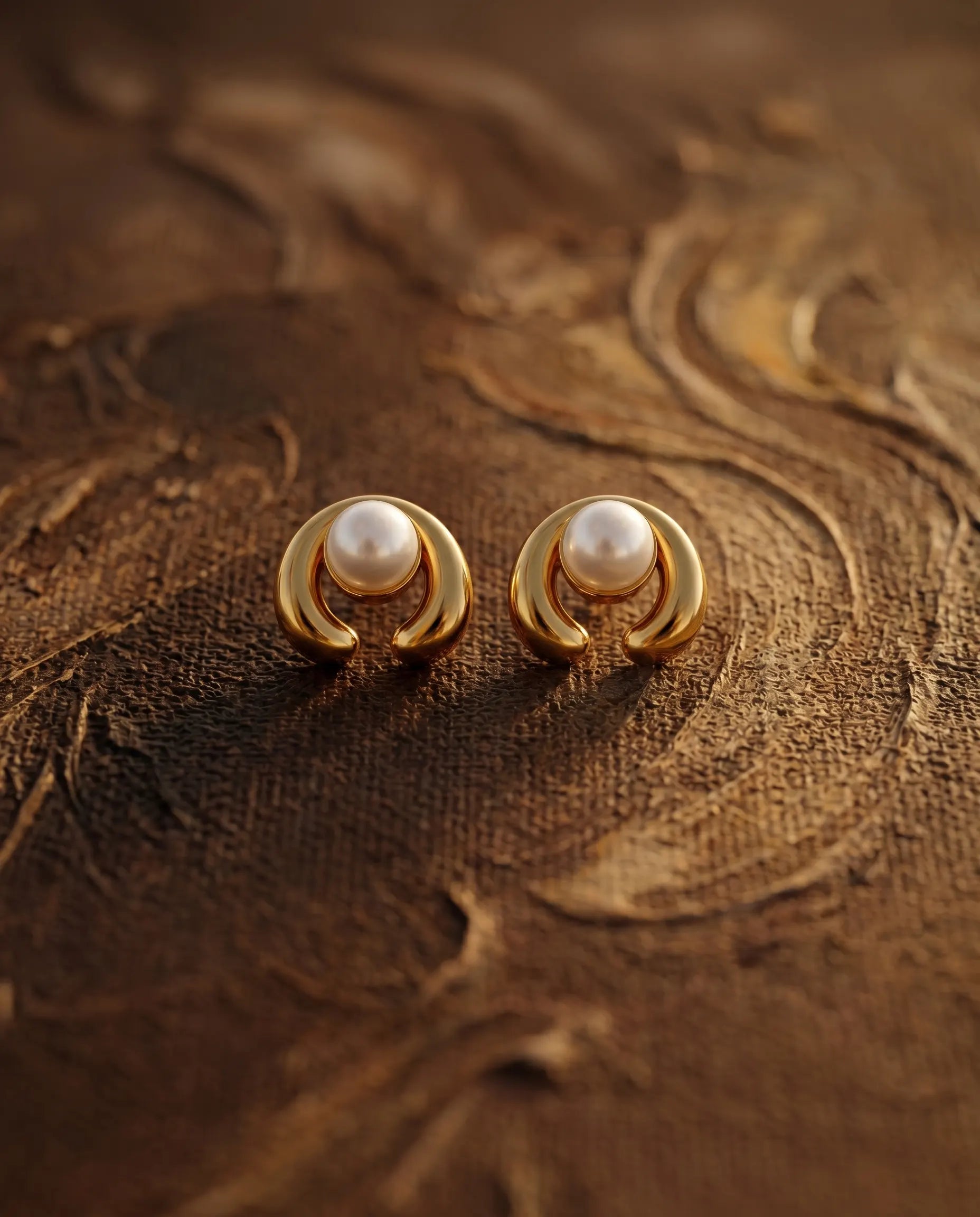 celine-pearl-arch-studs-showcasing-the-contrast-between-the-arch-structure-and-natural-pearl-luster-luxury-photography