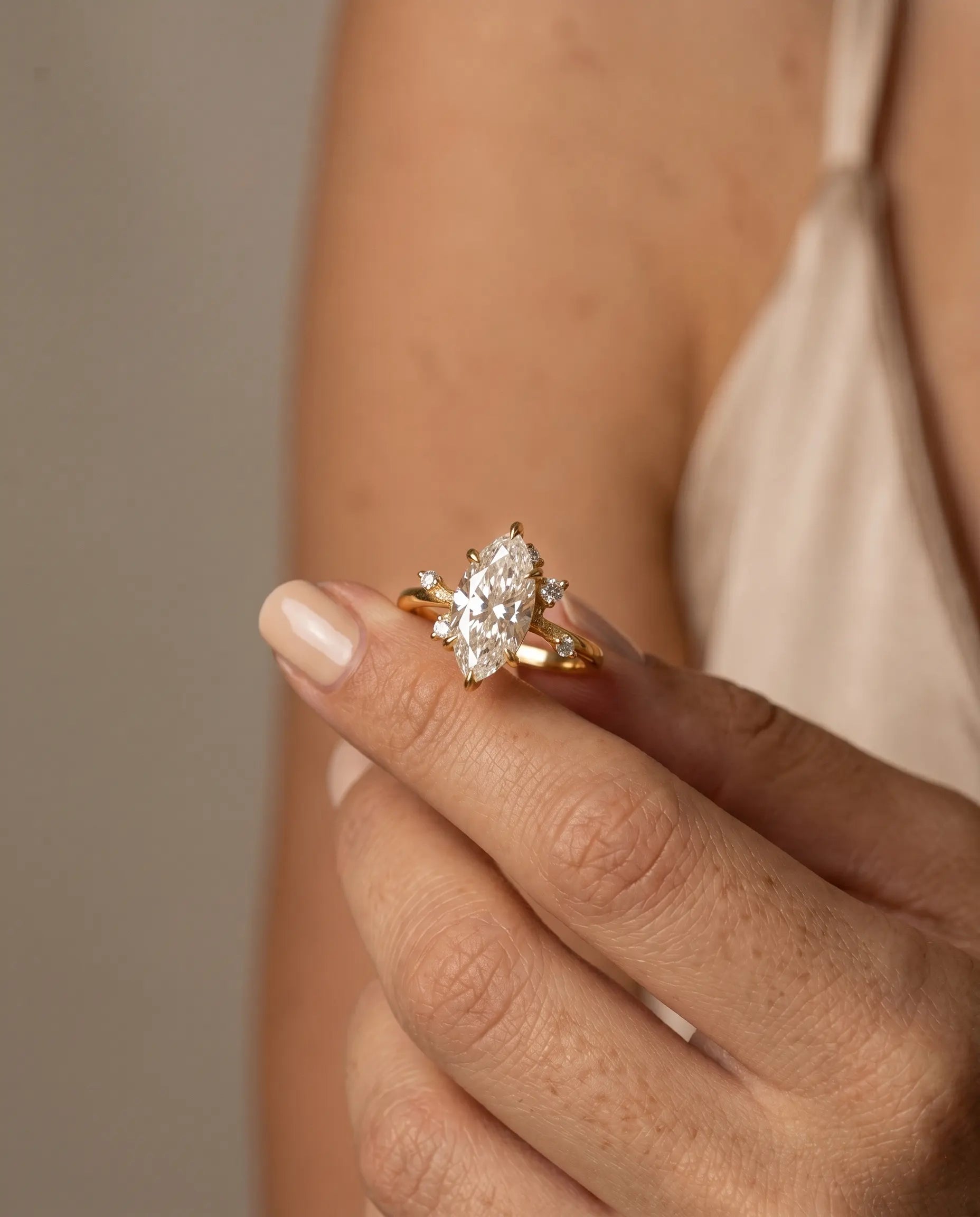 closeup-hand-view-model-wearing-gold-maesta-statement-ring, glowing-elegant-daily-wear-gold-jewelry-europe, luxury-women-professional-jewelry, feminine-architectural-regal-ring