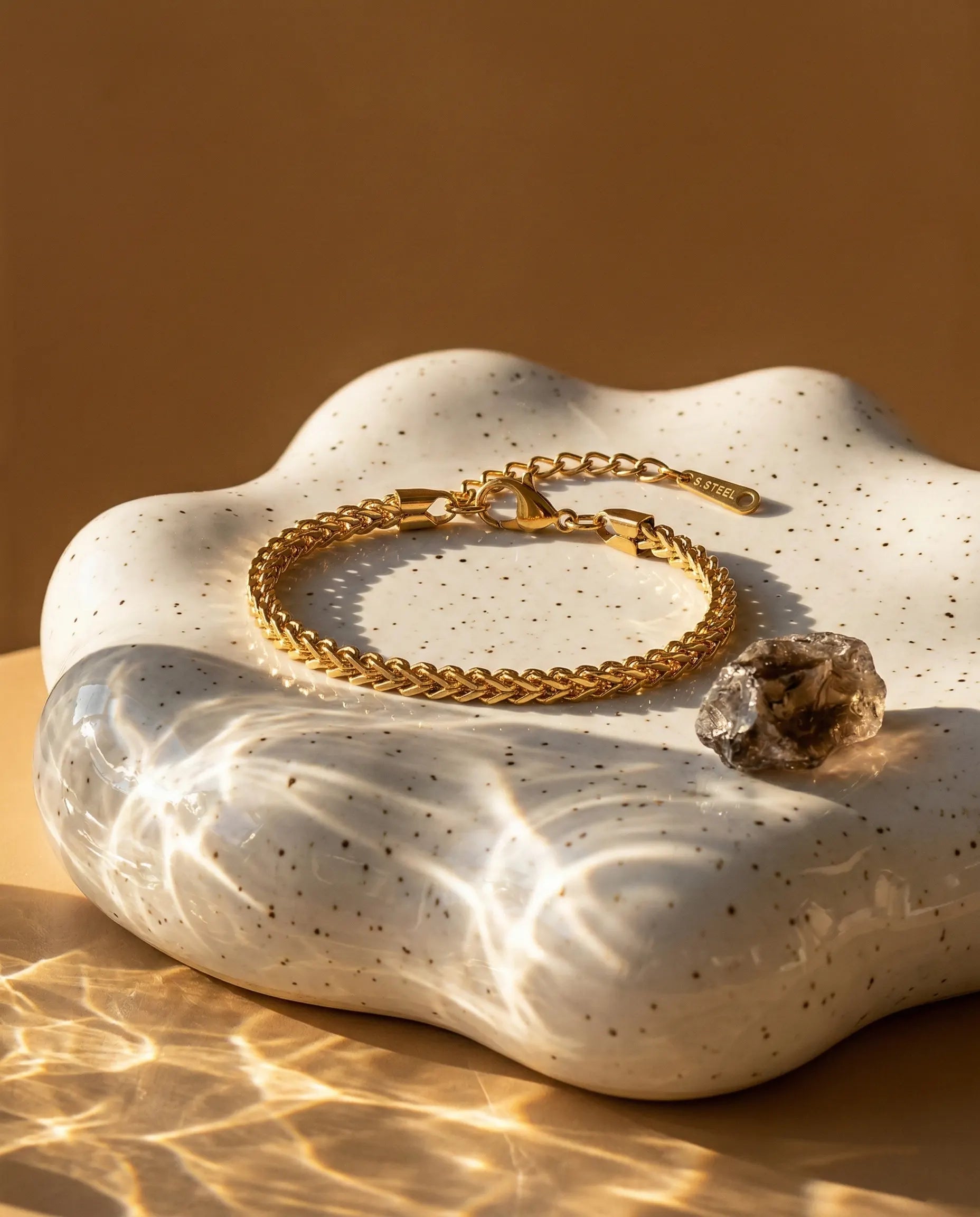 cordira-twisted-rope-bracelet-gold-pvd-steel, elegant-braided-texture-chain-luxury, luxury-waterproof-jewelry-aesthetic, 316L-stainless-steel-bracelet-europe, senya-jewelry-best-seller-cordira