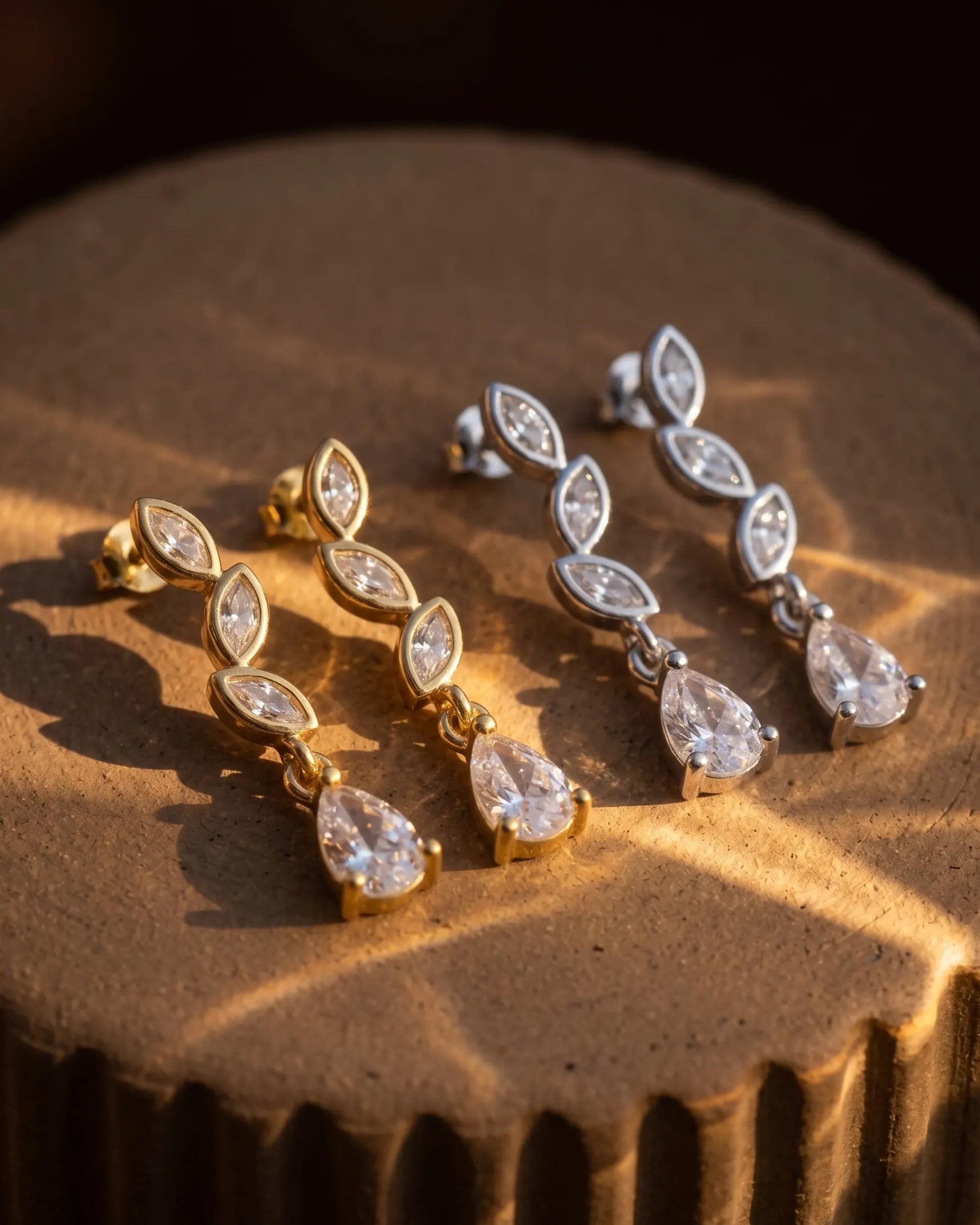 durable-925-sterling-silver-bloselle-earrings-detail, sophisticated-pear-cut-crystal-design-minimalist, high-quality-18k-gold-plating-silver, anti-allergy-fine-jewelry-premium, refined-jewelry-collection-germany