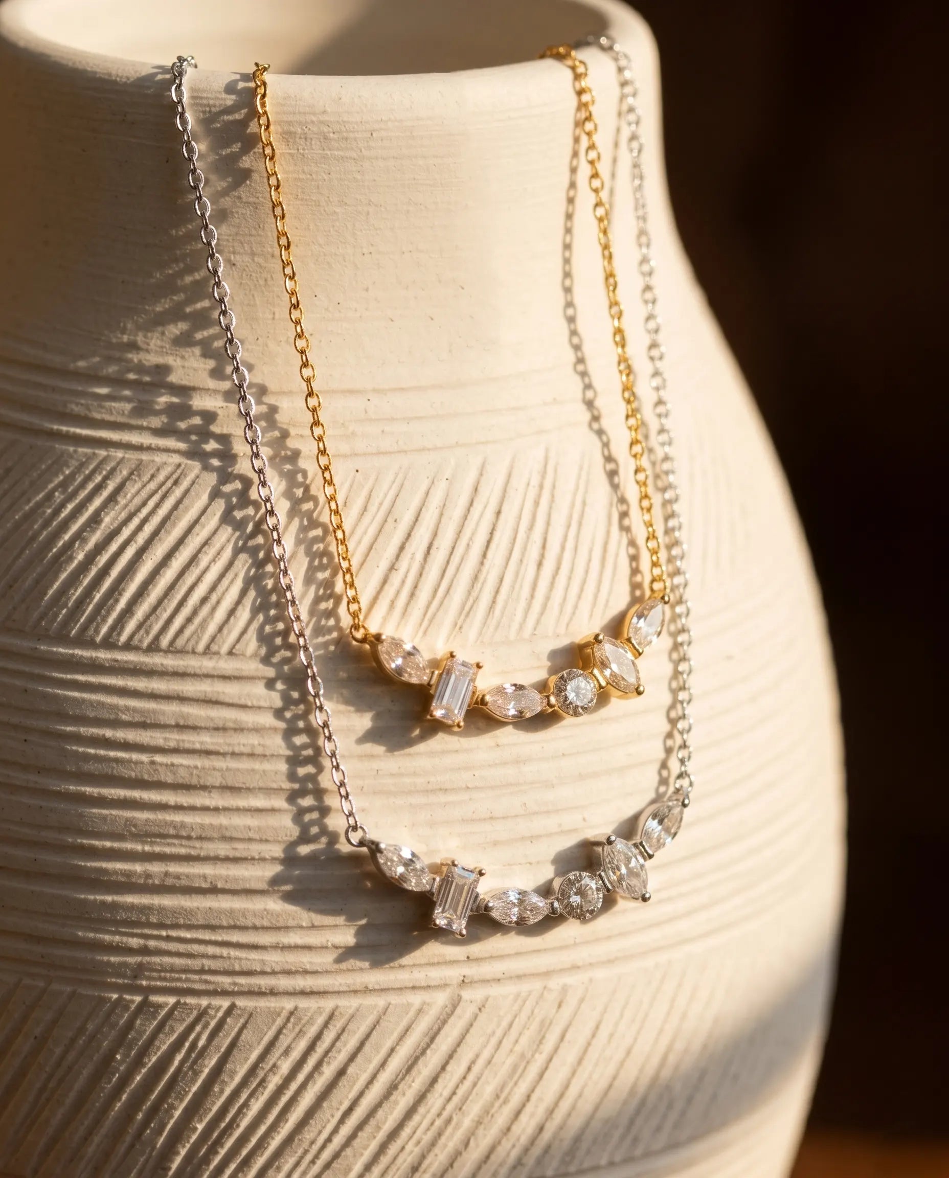 durable-925-sterling-silver-donna-necklace-detail, sophisticated-baguette-round-crystal-design, high-quality-18k-gold-plating-silver, anti-allergy-fine-jewelry-premium, refined-jewelry-collection-germany