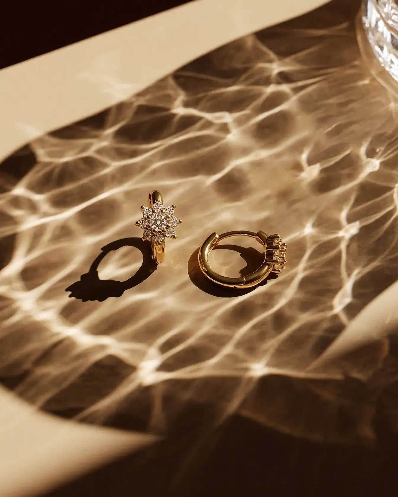 durable-925-sterling-silver-felicia-earrings-detail, sophisticated-minimalist-nature-design, high-quality-18k-gold-plating-silver, anti-allergy-fine-jewelry-premium, refined-jewelry-collection-germany