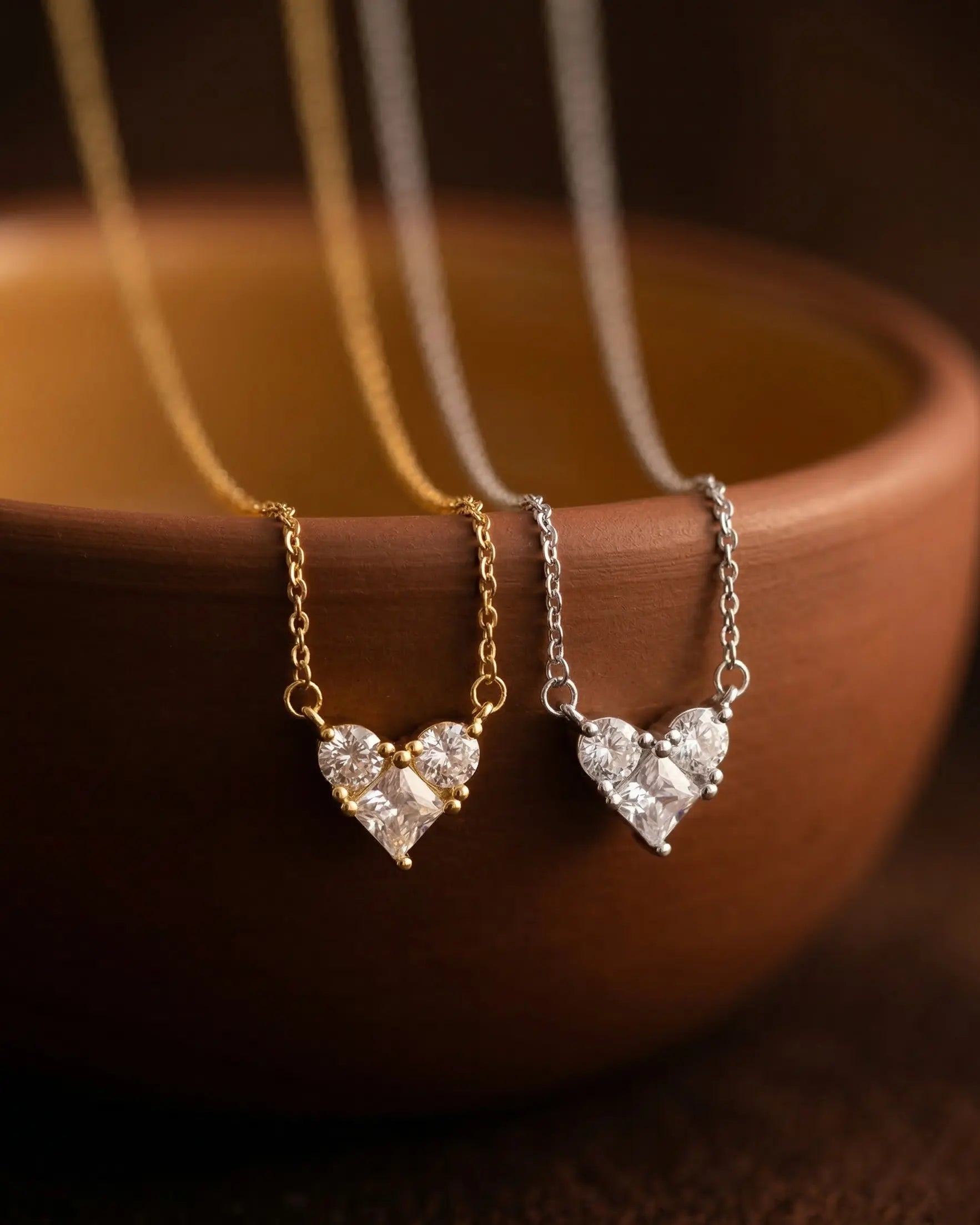 durable-925-sterling-silver-hearted-necklace-detail, sophisticated-minimalist-heart-design, high-quality-18k-gold-plating-silver, anti-allergy-fine-jewelry-premium, refined-jewelry-collection-germany