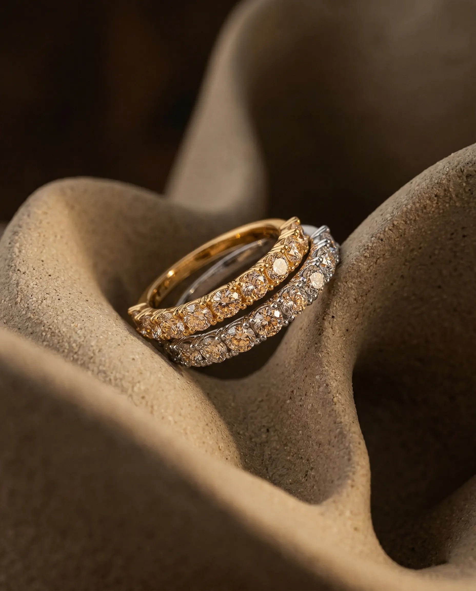 durable-925-sterling-silver-lady-ring-detail, sophisticated-brilliant-cut-eternity-design, high-quality-18k-gold-plating-silver, anti-allergy-fine-jewelry-premium, refined-jewelry-collection-germany