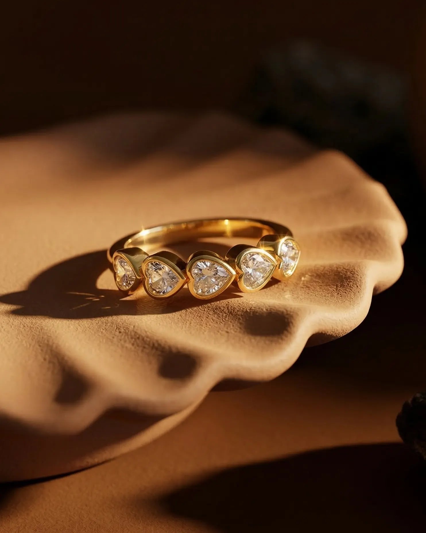 durable-925-sterling-silver-siena-ring-detail, sophisticated-triple-stone-design-minimalist, high-quality-18k-gold-plating-silver, anti-allergy-fine-jewelry-premium, refined-jewelry-collection-germany