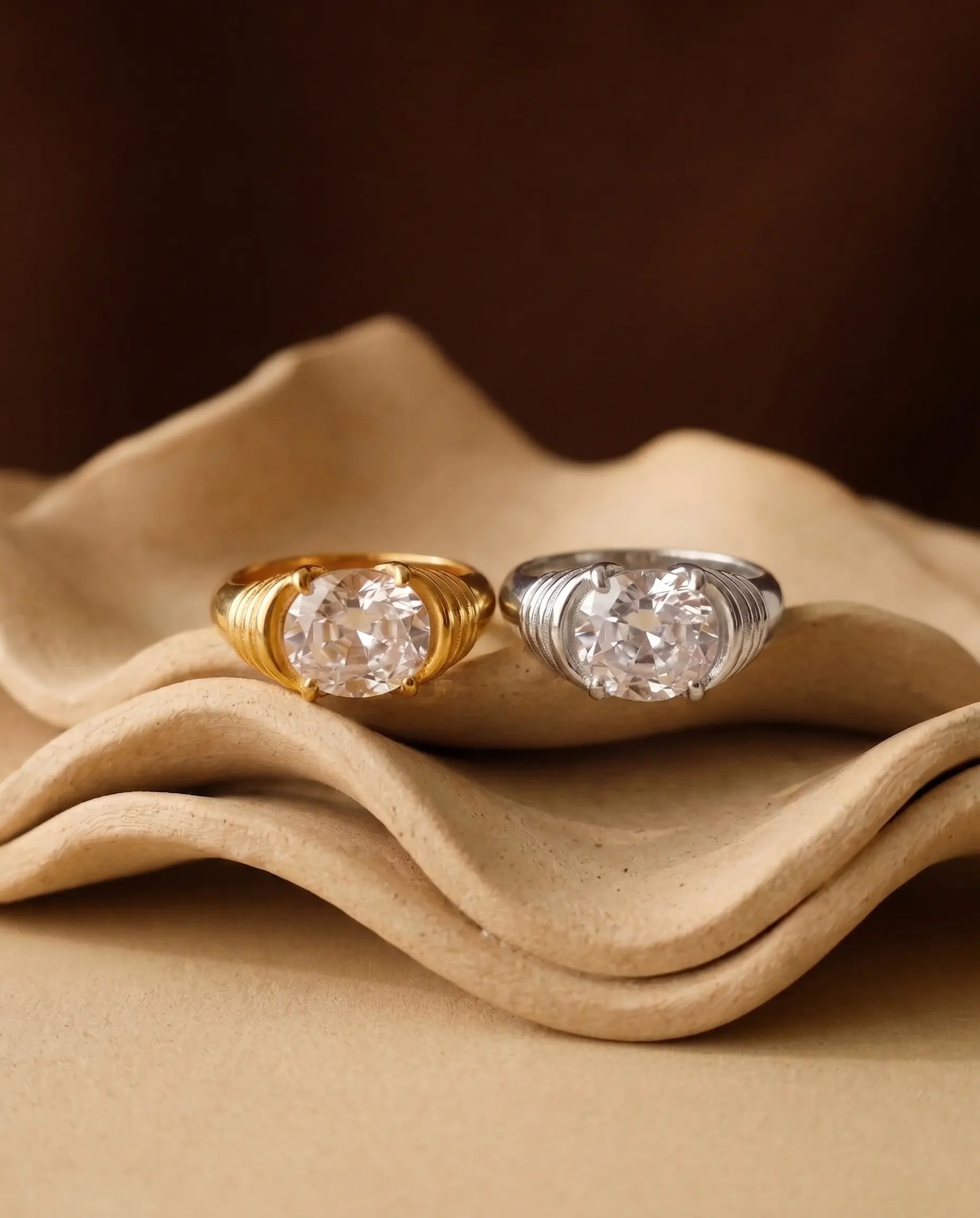 durable-925-sterling-silver-vilhena-ring-detail, sophisticated-ribbed-band-oval-crystal-design, high-quality-18k-gold-plating-silver, anti-allergy-fine-jewelry-premium, refined-jewelry-collection-germany