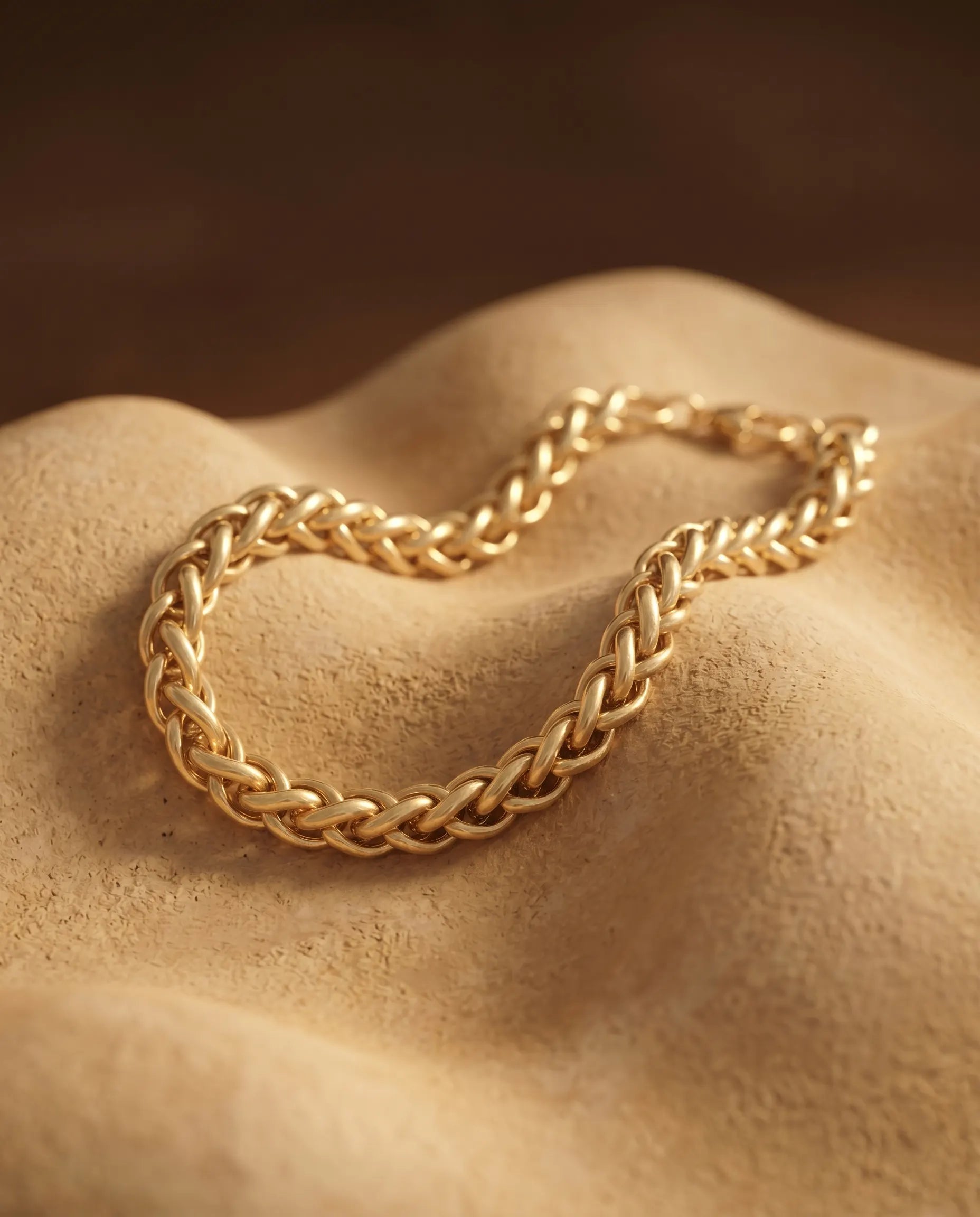 durable-life-proof-berge-gold-bracelet-detail, sophisticated-woven-link-design-waterproof, high-quality-18k-gold-pvd-plating, anti-allergy-steel-jewelry-premium, refined-jewelry-collection-germany
