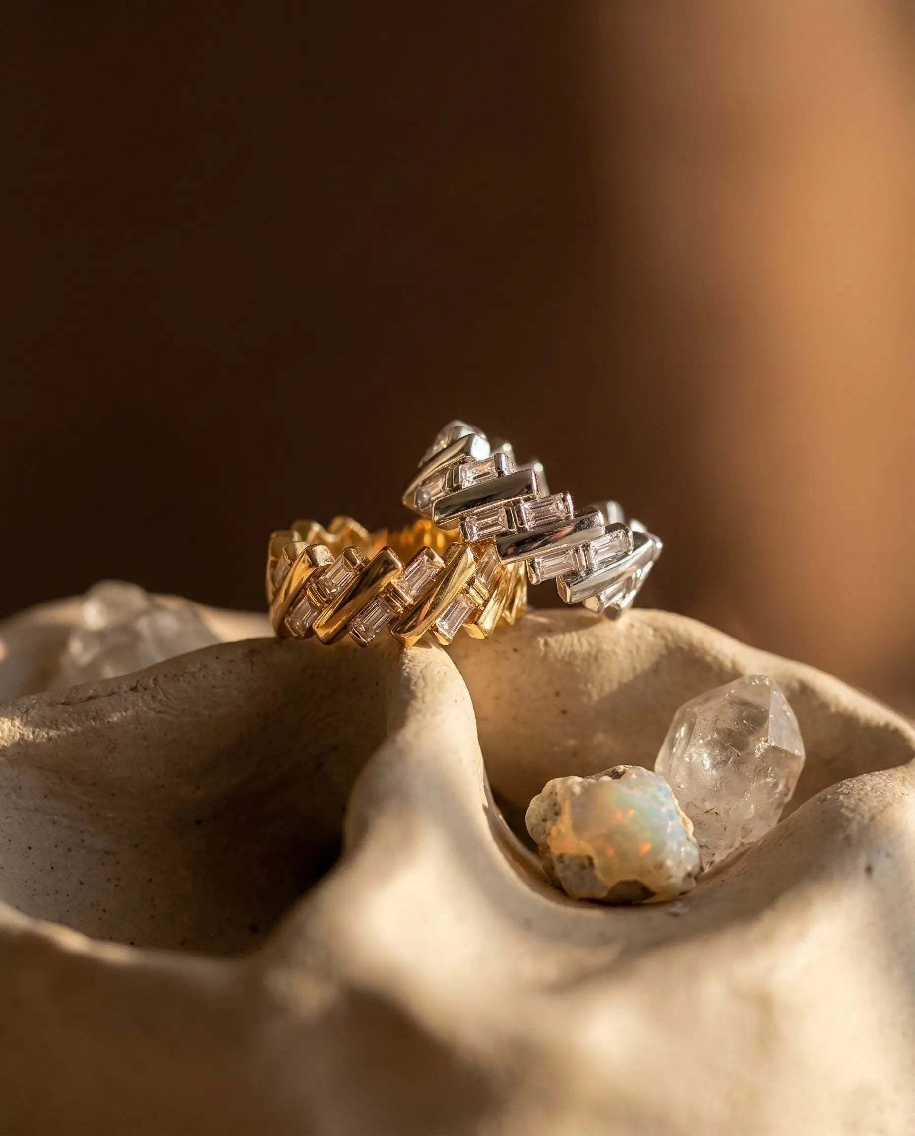 durable-life-proof-kaori-gold-statement-ring-detail, sophisticated-interlocking-crossover-design, high-quality-18k-gold-pvd-plating, anti-allergy-steel-jewelry-premium, refined-jewelry-collection-germany