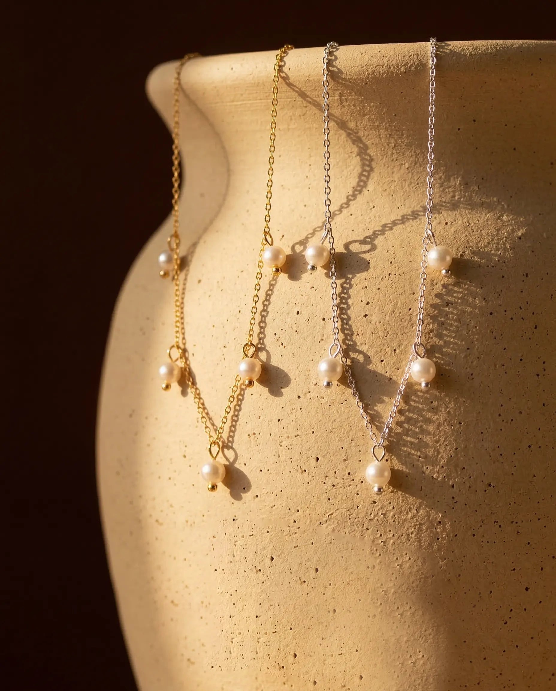 durable-stainless-steel-nora-necklace-detail, sophisticated-pearl-drop-design-minimalist, high-quality-18k-gold-plating-steel, anti-allergy-fine-jewelry-premium, refined-jewelry-collection-germany