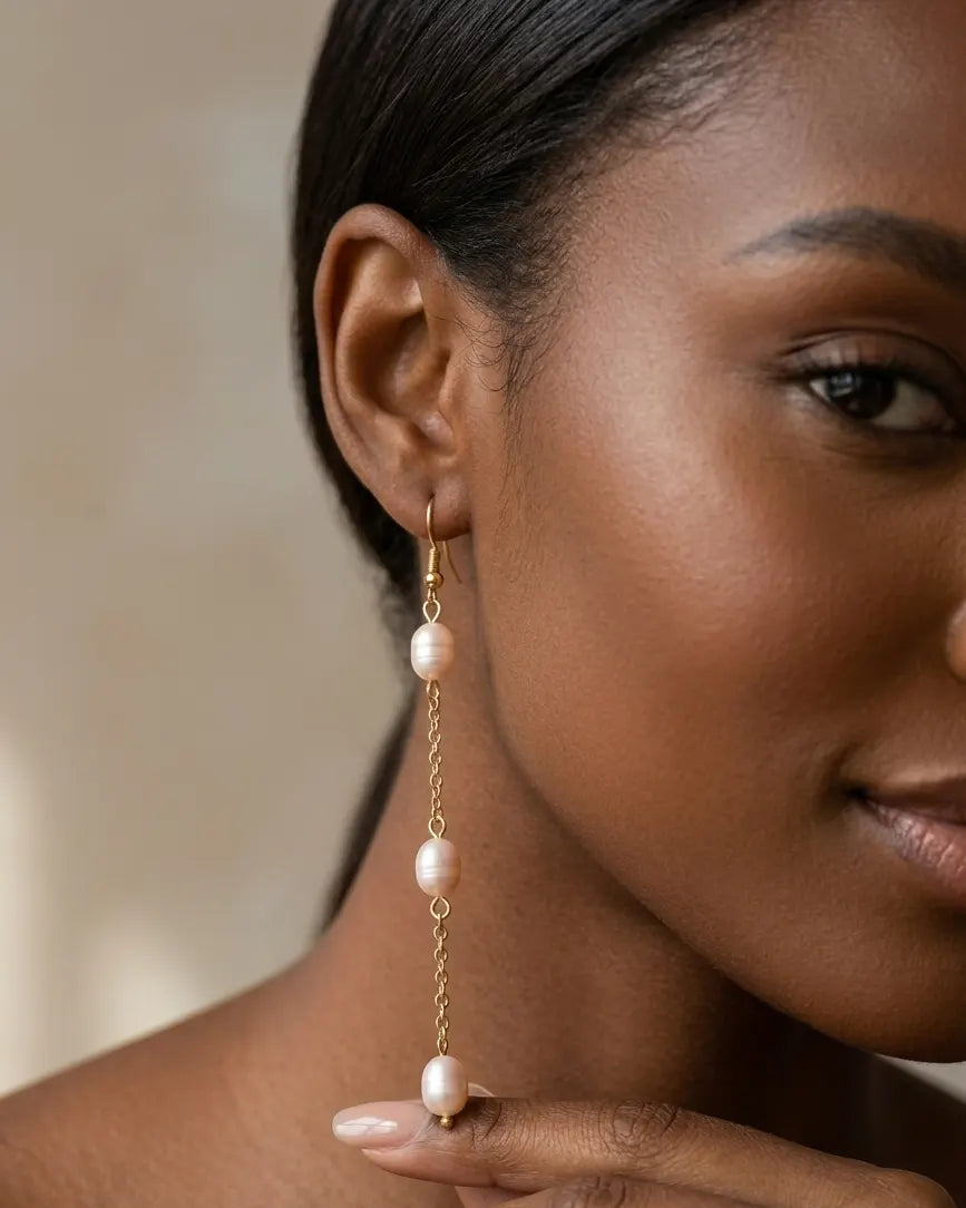 durable-sterling-silver-miriam-pearl-earrings-detail, sophisticated-modern-bridal-design-silver, high-quality-925-silver-pearl-jewelry, anti-allergy-silver-earrings-premium, refined-jewelry-collection-germany