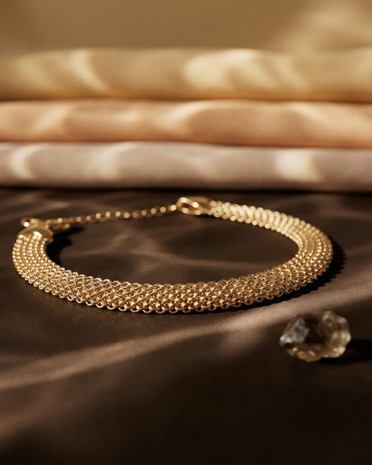 durable-tarnish-free-mesh-ribbon-bracelet, sophisticated-woven-texture-detail, high-quality-18k-gold-vermeil-plating, anti-allergy-silver-jewelry-premium, refined-jewelry-collection-germany