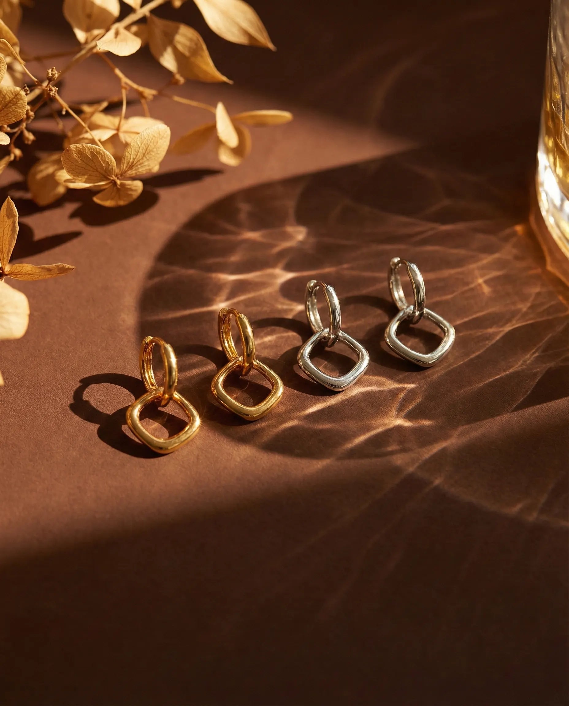 durable-tarnish-free-rhombus-drop-earrings-gold-silver, modern-geometric-design-jewelry-texture, high-quality-18k-gold-plating, anti-allergy-silver-jewelry-premium, refined-jewelry-collection-germany