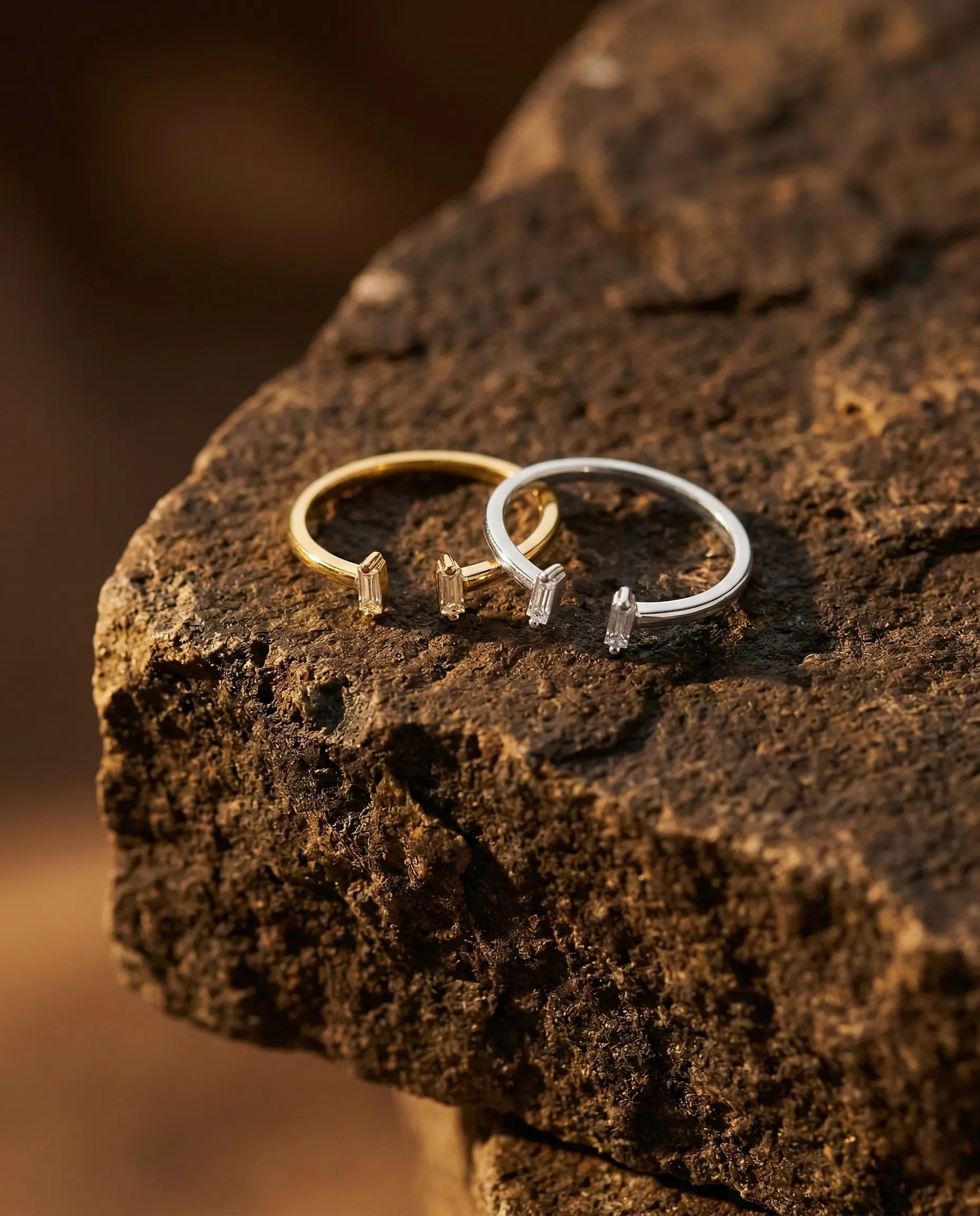 durable-tarnish-free-spring-open-band-detail, sophisticated-baguette-stone-texture-silver, high-quality-18k-gold-plated-925-silver, anti-allergy-silver-jewelry-premium, refined-jewelry-collection-germany