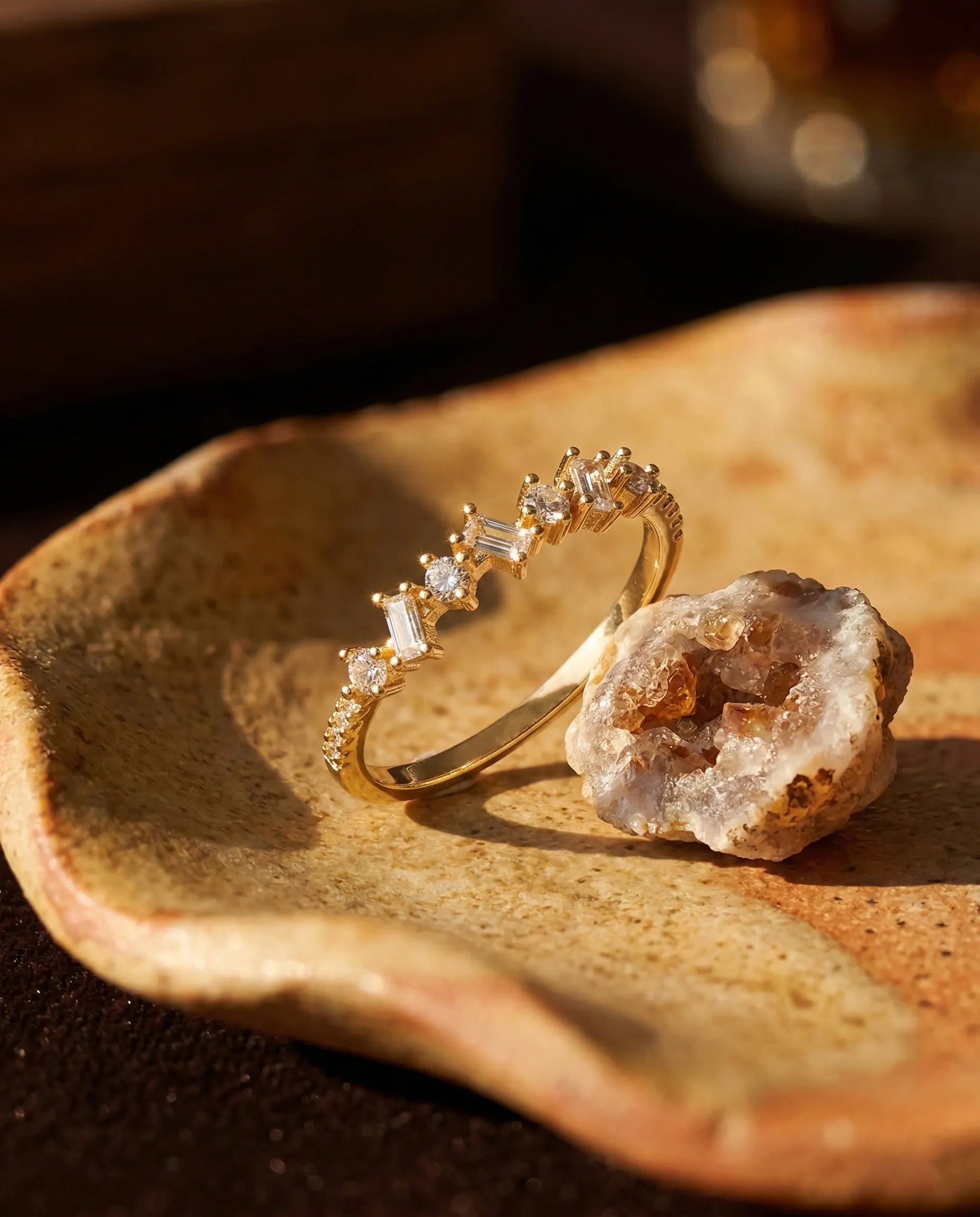 durable-tarnish-free-zirconia-stunner-ring, precision-cut-shimmering-stones-detail, high-quality-18k-gold-plating, anti-allergy-silver-jewelry-premium, refined-jewelry-collection-germany