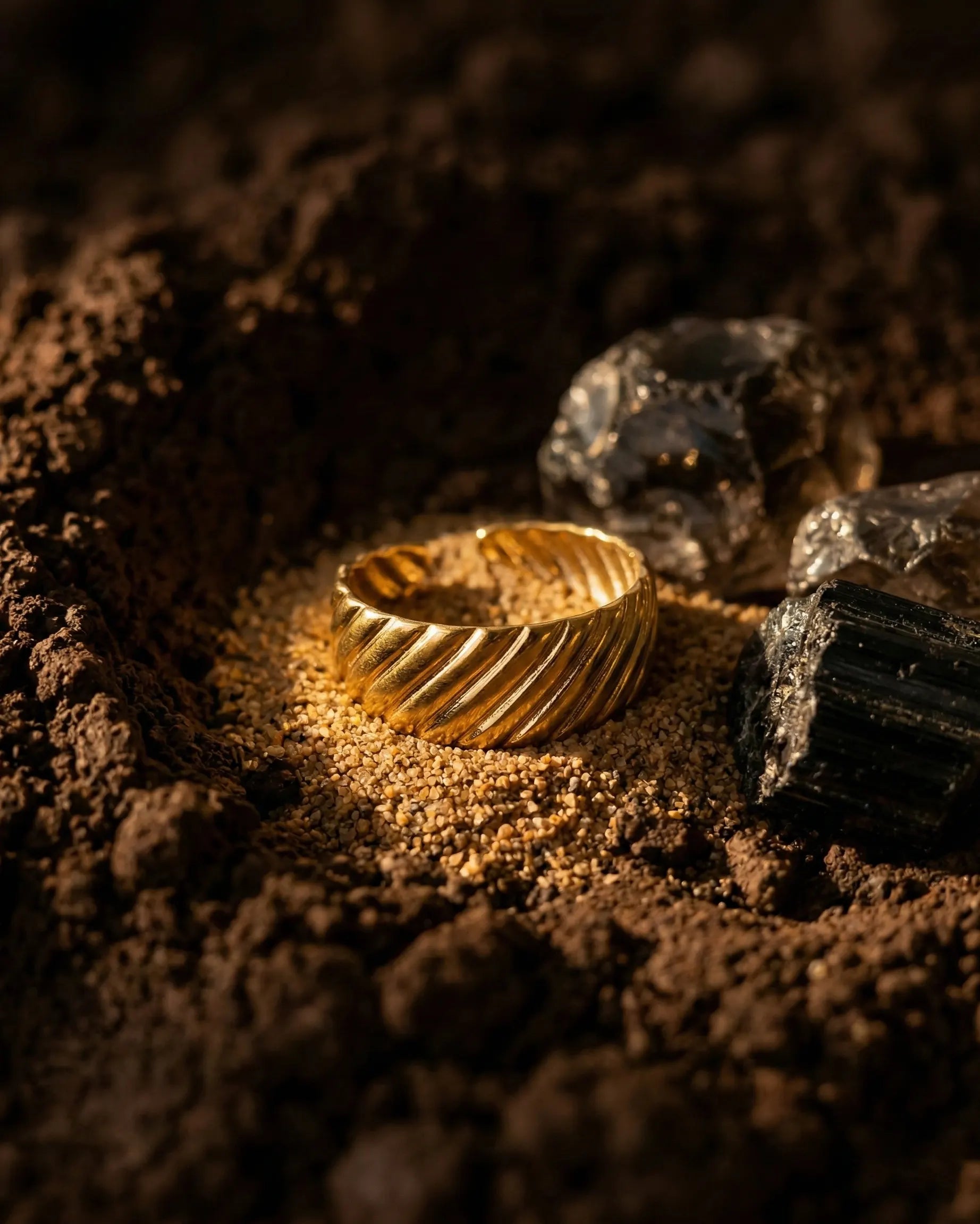 eva-adjustable-wide-band-ring-gold-pvd-steel, sculptural-gold-statement-ring-luxury, luxury-waterproof-jewelry-aesthetic, 316L-stainless-steel-ring-europe, senya-jewelry-best-seller-wide-band