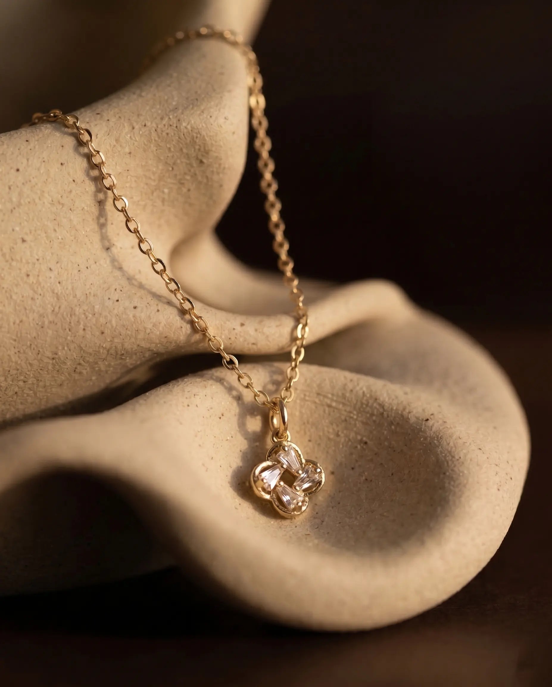 juliet-puffy-heart-pendant-necklace-stainless-steel-gold-pvd, elegant-minimalist-waterproof-heart-jewelry-luxury, high-quality-tarnish-free-gold-necklace, senya-jewelry-best-seller-juliet