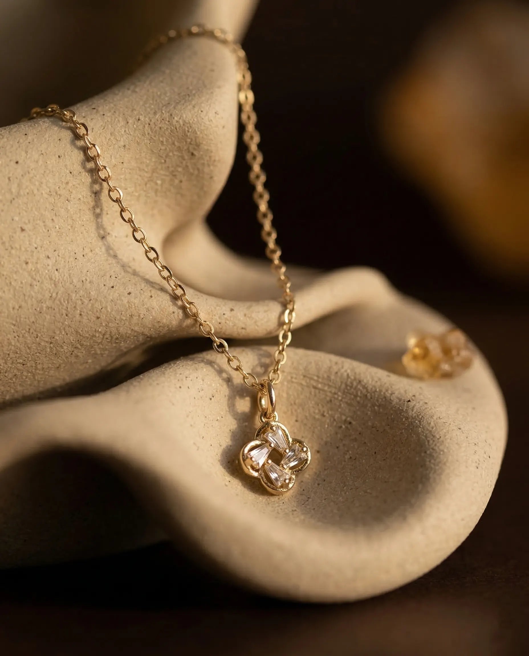 juliet-puffy-heart-pendant-necklace-stainless-steel-gold-pvd, elegant-minimalist-waterproof-heart-jewelry-luxury, high-quality-tarnish-free-gold-necklace, senya-jewelry-best-seller-juliet