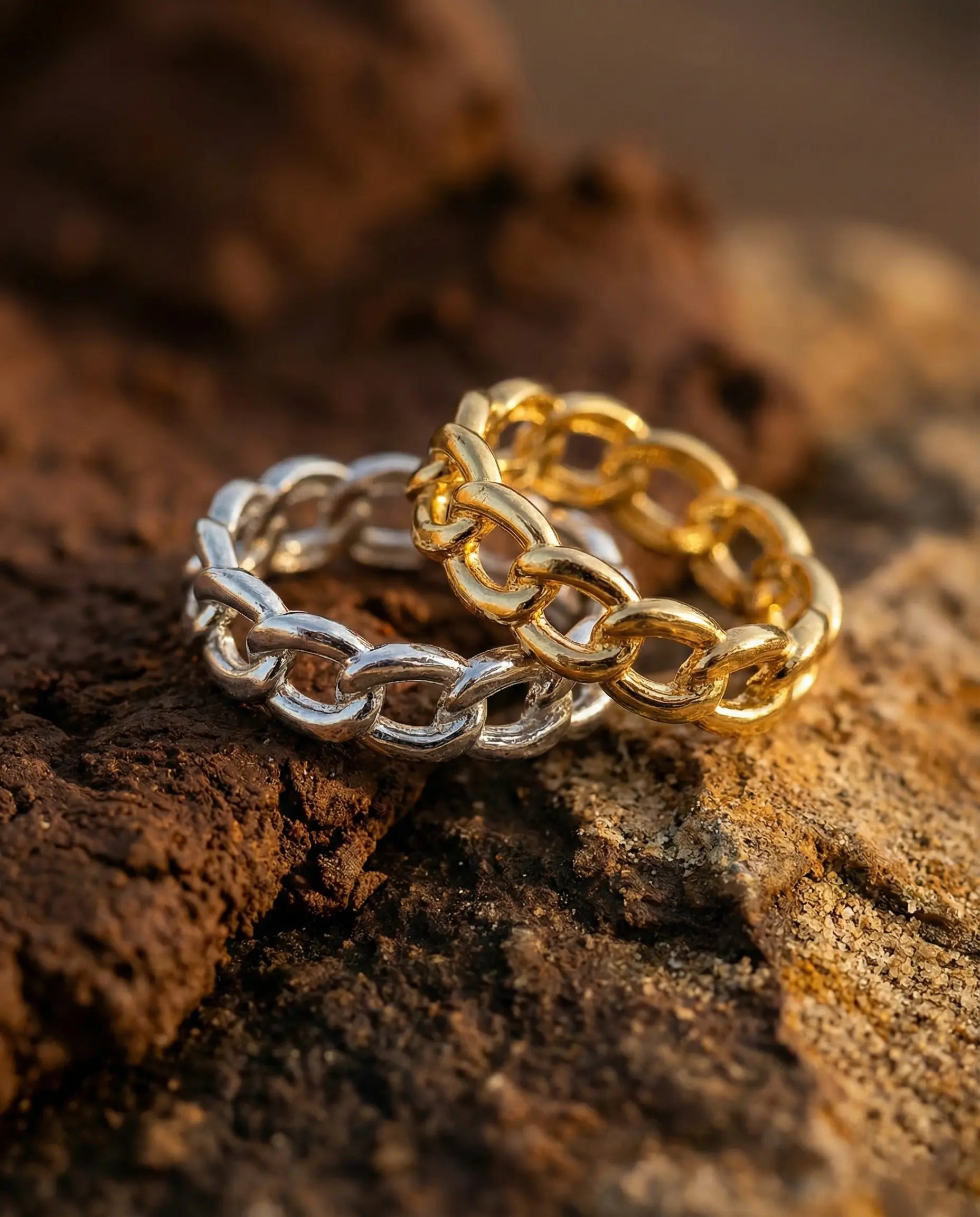 kiana-chain-link-ring-gold-silver-925-sterling, elegant-minimalist-curb-chain-jewelry-luxury, high-quality-gold-plated-stacking-band, senya-jewelry-best-seller-kiana