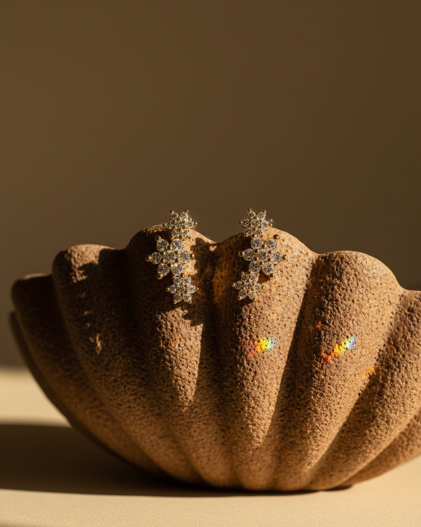 letta-flower-stud-earrings-925-sterling-silver-gold, minimalist-floral-jewelry-aesthetic, luxury-sparkle-flower-studs, waterproof-silver-jewelry-europe, senya-jewelry-bridal-studs-collection