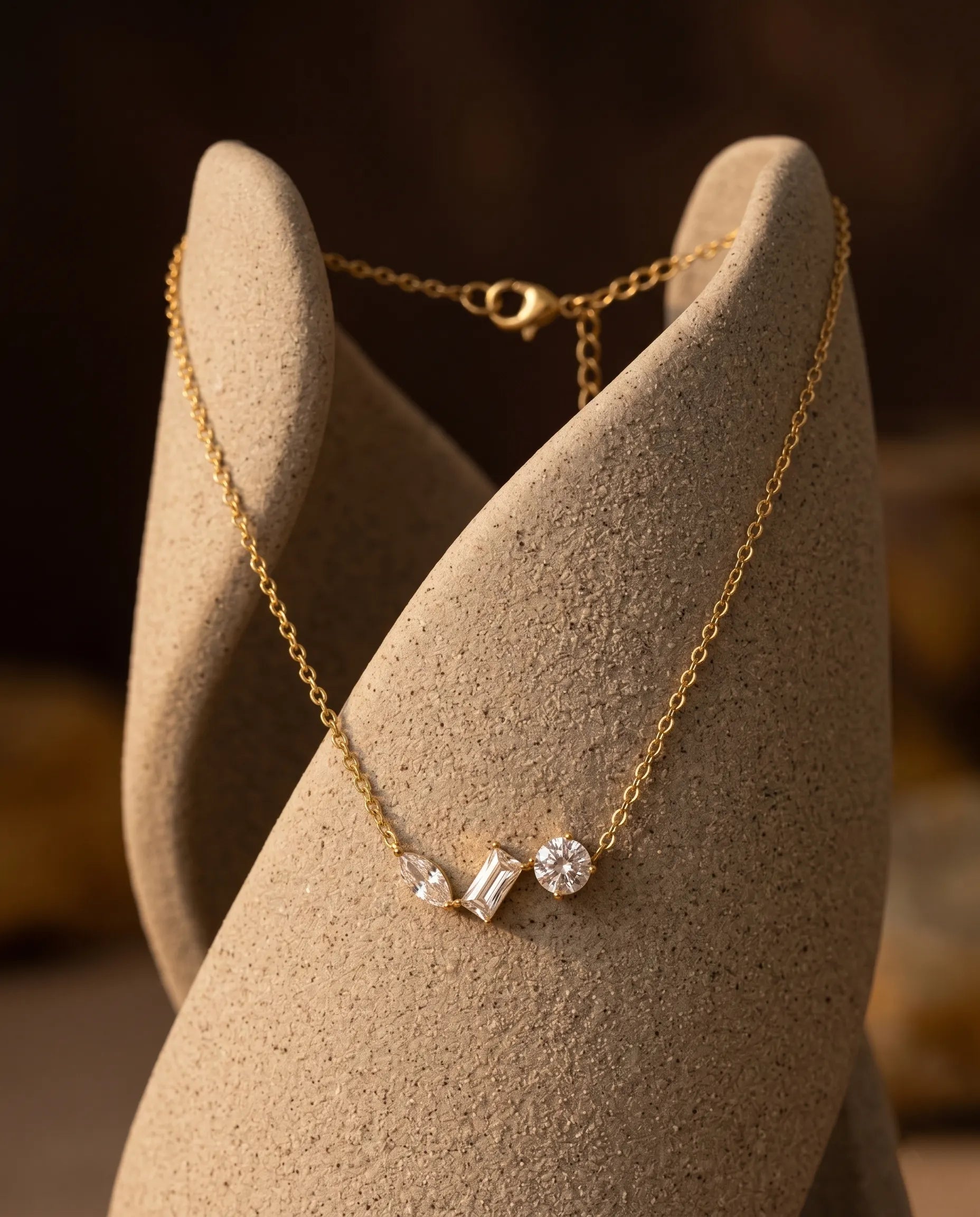 minimalist-crystal-pendant-necklace-gold-18k-stainless-steel-waterproof, elegant-delicate-layering-necklace-jewelry-luxury, high-quality-tarnish-resistant-gold-chain-senya-jewelry-collection
