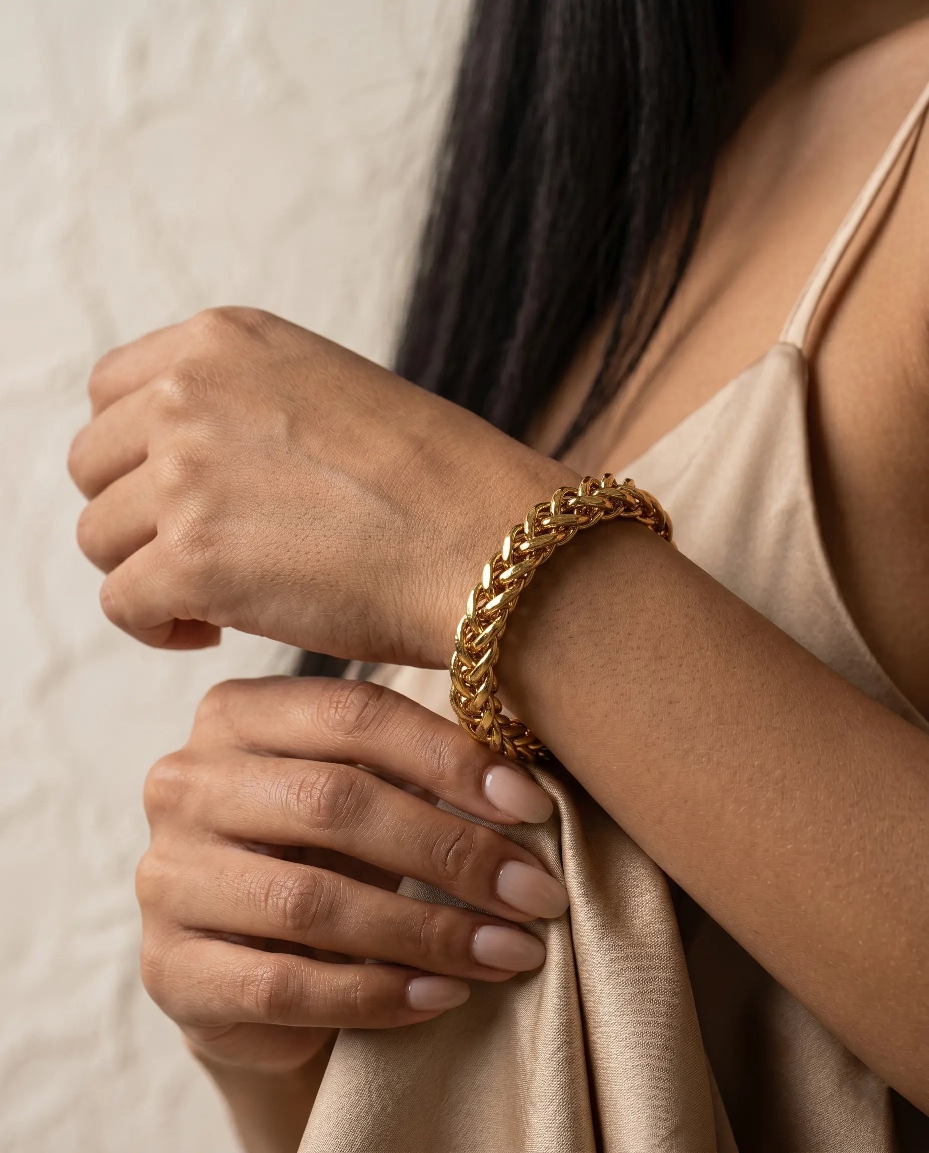 model-wearing-gold-berge-link-bracelet-lifestyle, elegant-modern-textured-jewelry-on-wrist, professional-women-luxury-accessories, chic-gold-statement-bracelet-styling, luxury-lifestyle-brand-model