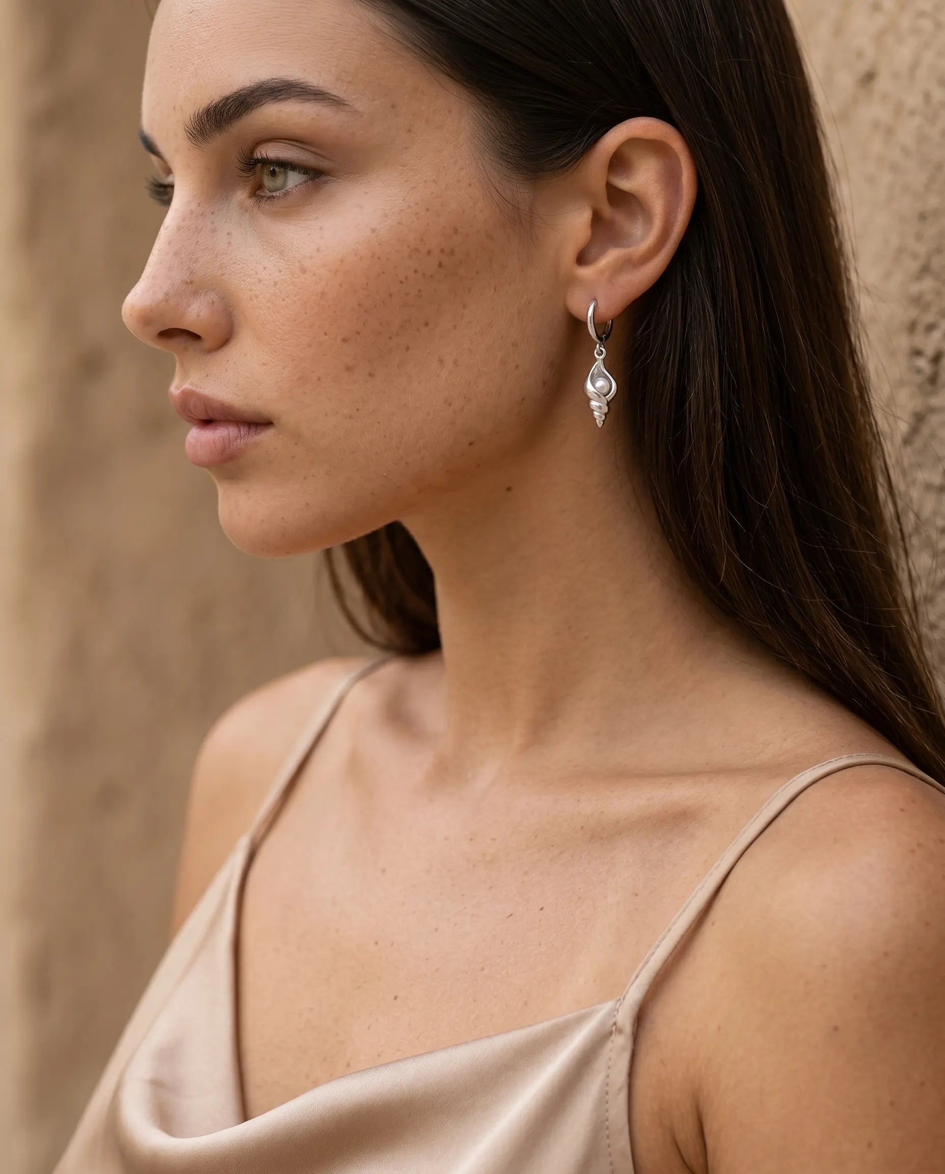 model-wearing-the-marea-pearl-shell-drop-earrings-showcasing-sophisticated-minimalist-ear-styling