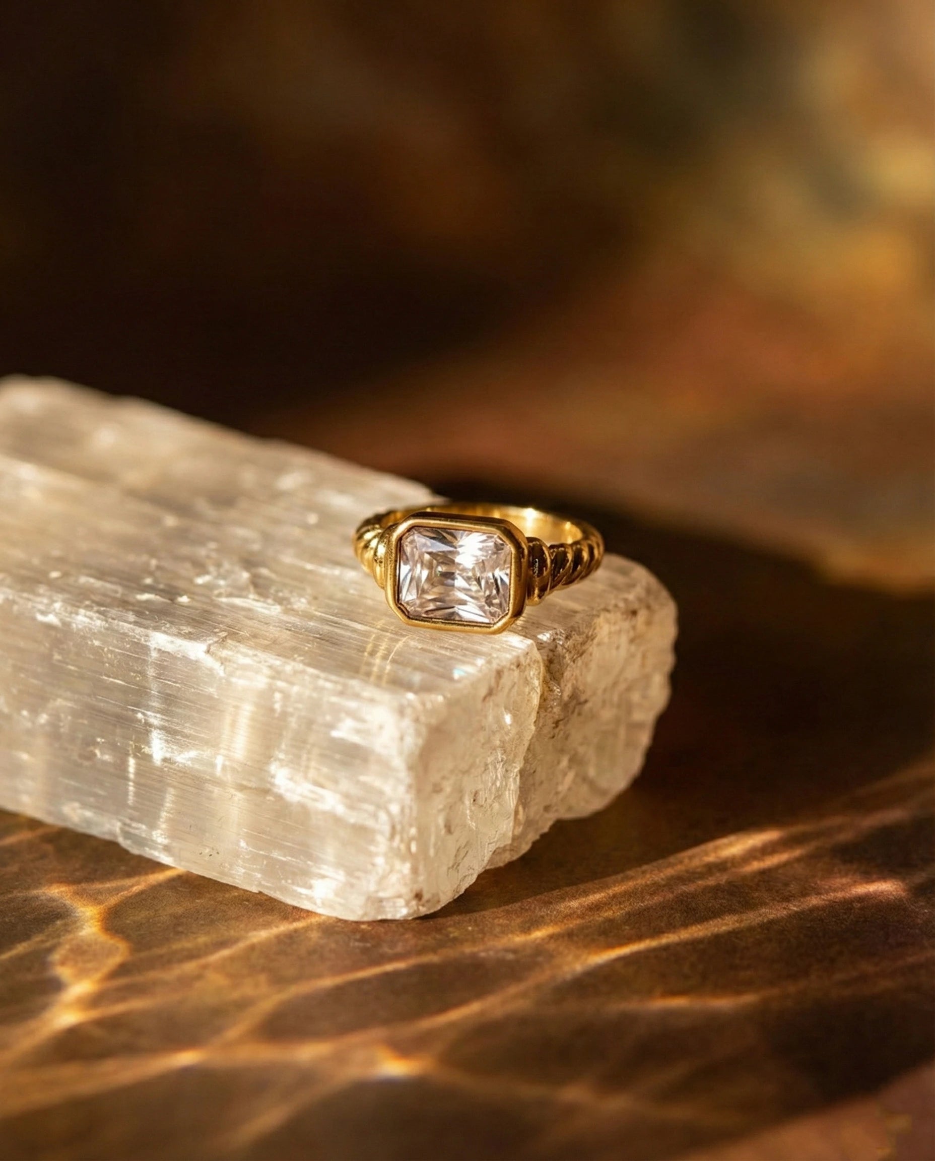 nala-band-ring-gold-pvd-stainless-steel, elegant-minimalist-stacking-band-luxury, high-quality-waterproof-jewelry-aesthetic, senya-jewelry-best-seller-nala