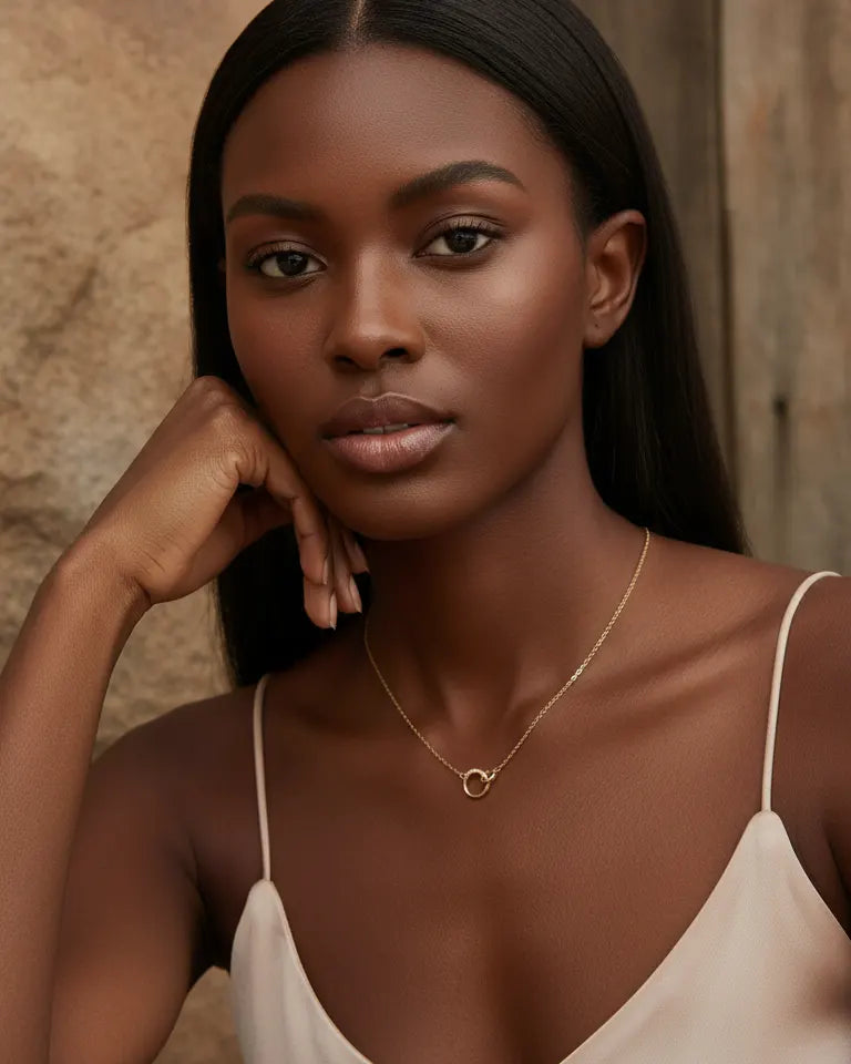 nuvia-interlocking-circles-necklace-gold-silver-925-luxury, symbolic-double-ring-pendant-connection-jewelry, premium-zirconia-detail-aesthetic, senya-jewelry-nuvia-collection