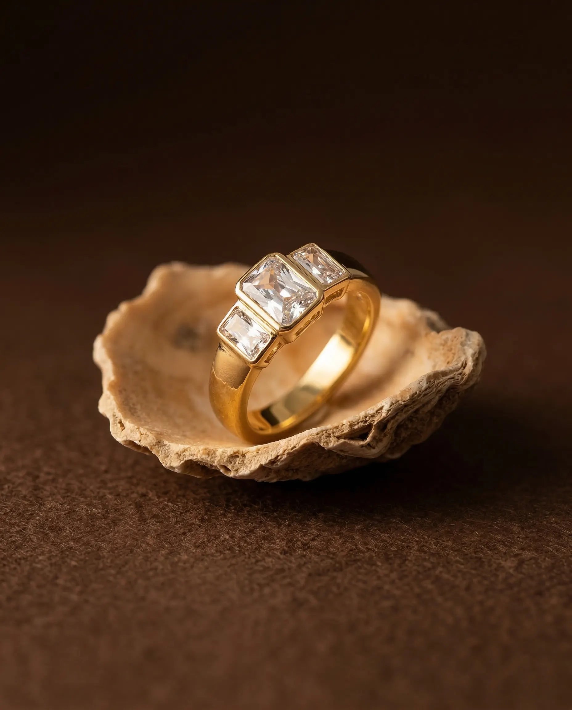 premium-quality-beam-diagonal-crystal-gold-ring, durable-gold-plating-detail-europe, anniversary-gift-gold-wide-band, refined-minimalist-industrial-aesthetic, sustainable-steel-jewelry-brand-europe