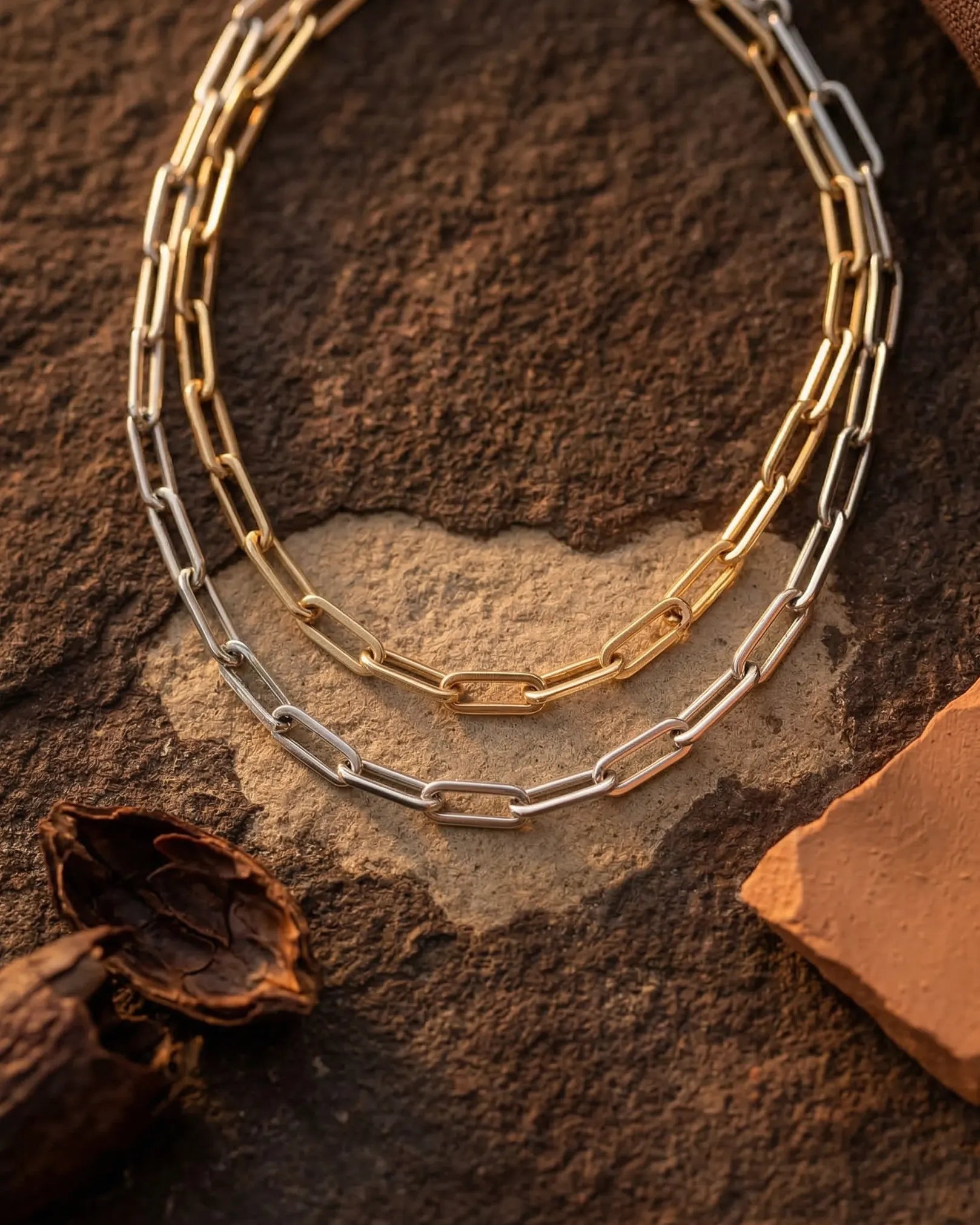 premium-quality-bonea-gold-pendant-necklace, durable-gold-plating-detail-europe, anniversary-gift-modern-minimalist-jewelry, refined-minimalist-luxe-aesthetic, sustainable-steel-jewelry-brand-europe