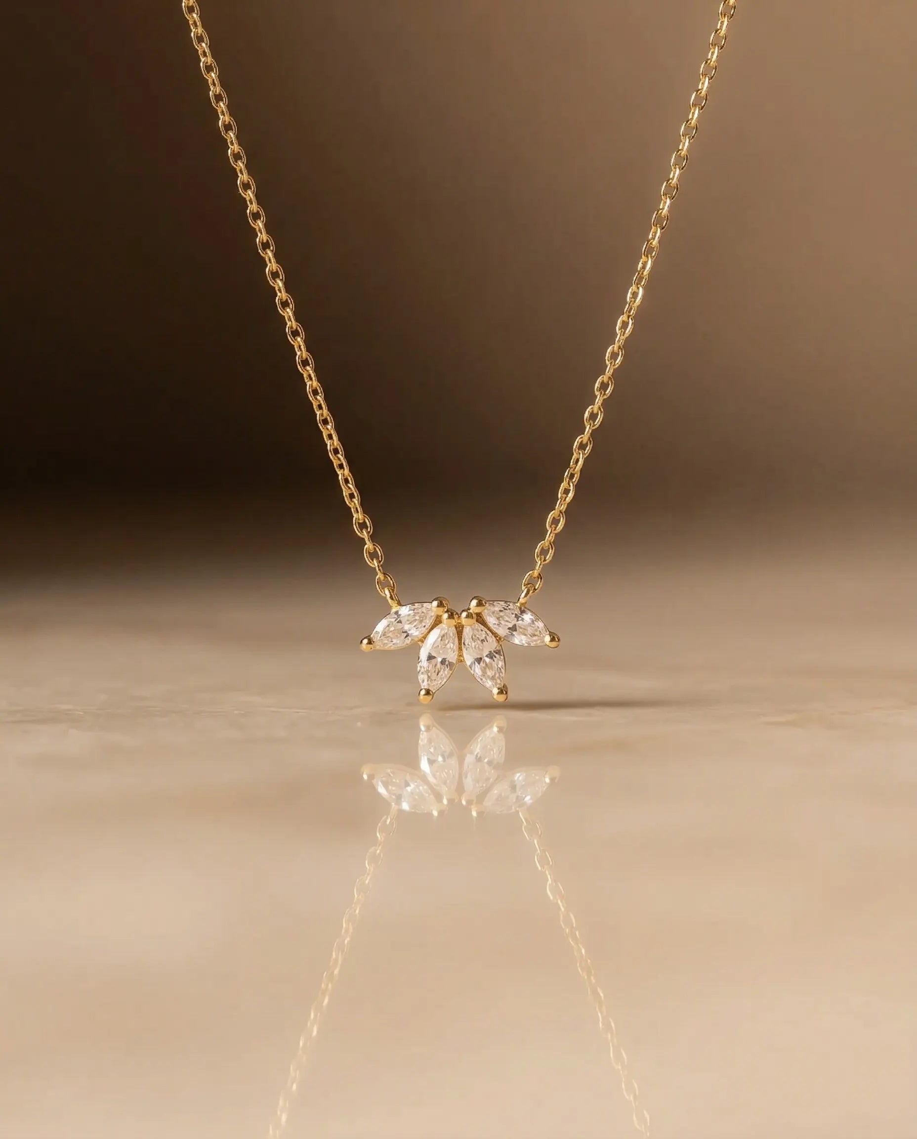 premium-quality-melisse-crystal-cluster-necklace_durable-silver-plating-detail-europe_anniversary-gift-sparkling-floral-pendant_refined-minimalist-botanical-aesthetic_sustainable-silver-jewelry-brand-europe