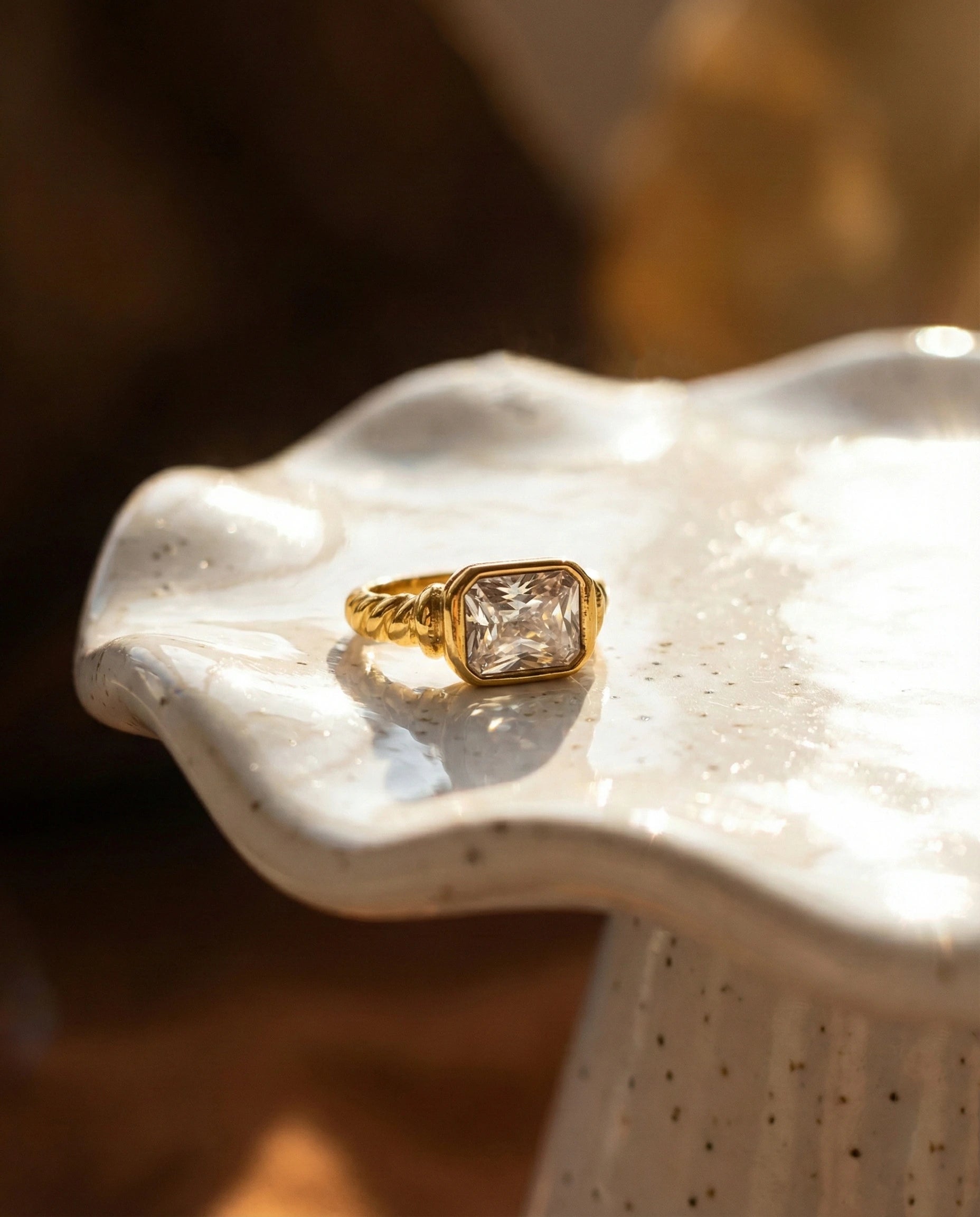 premium-quality-nala-minimalist-gold-ring, durable-gold-plating-detail-europe, anniversary-gift-gold-band-ring, refined-minimalist-jewelry-aesthetic, sustainable-steel-jewelry-brand-europe