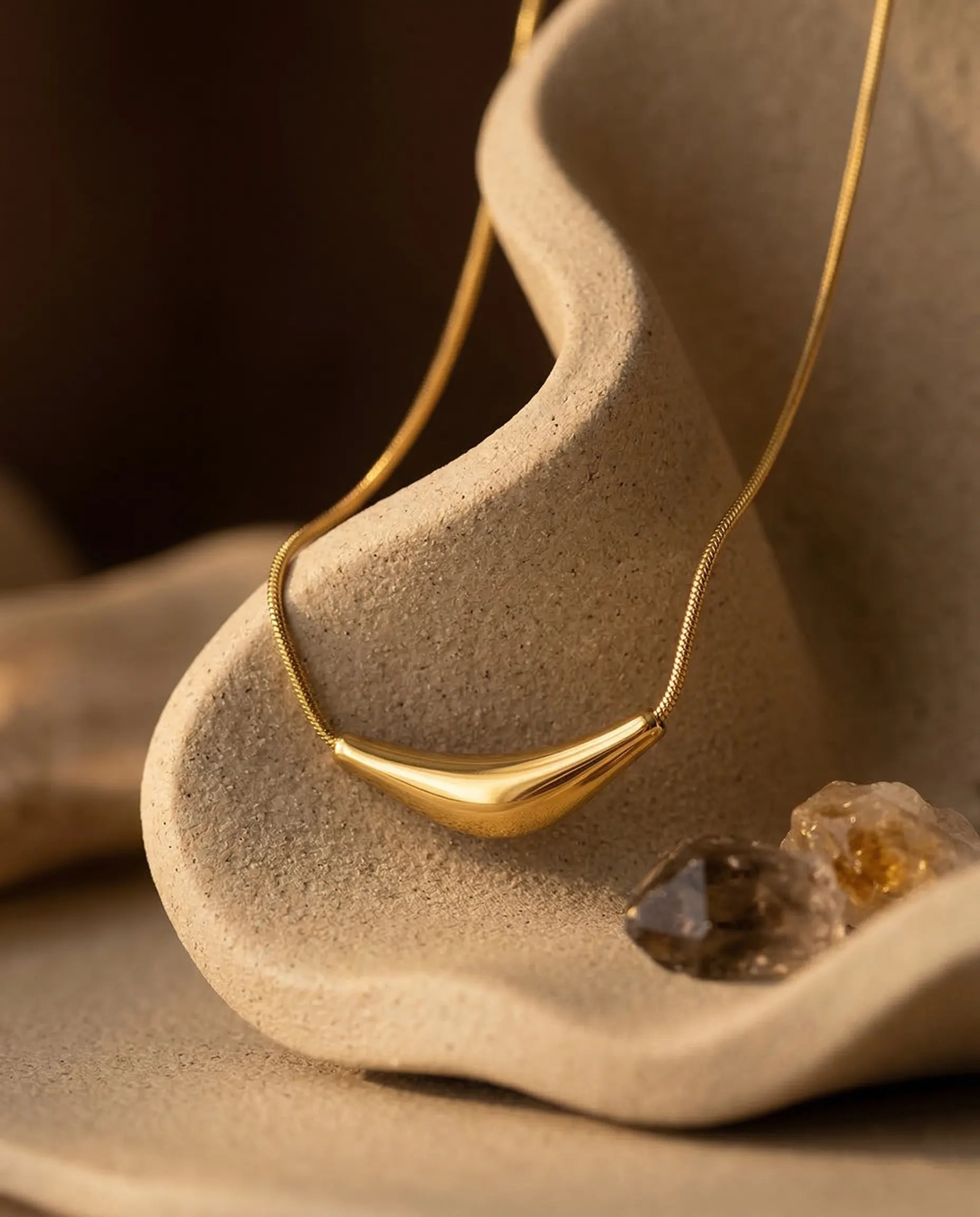 prestige-sculptural-arc-pendant-necklace-stainless-steel-gold-pvd, elegant-minimalist-waterproof-jewelry-luxury, high-quality-tarnish-free-gold-necklace, senya-jewelry-best-seller-prestige