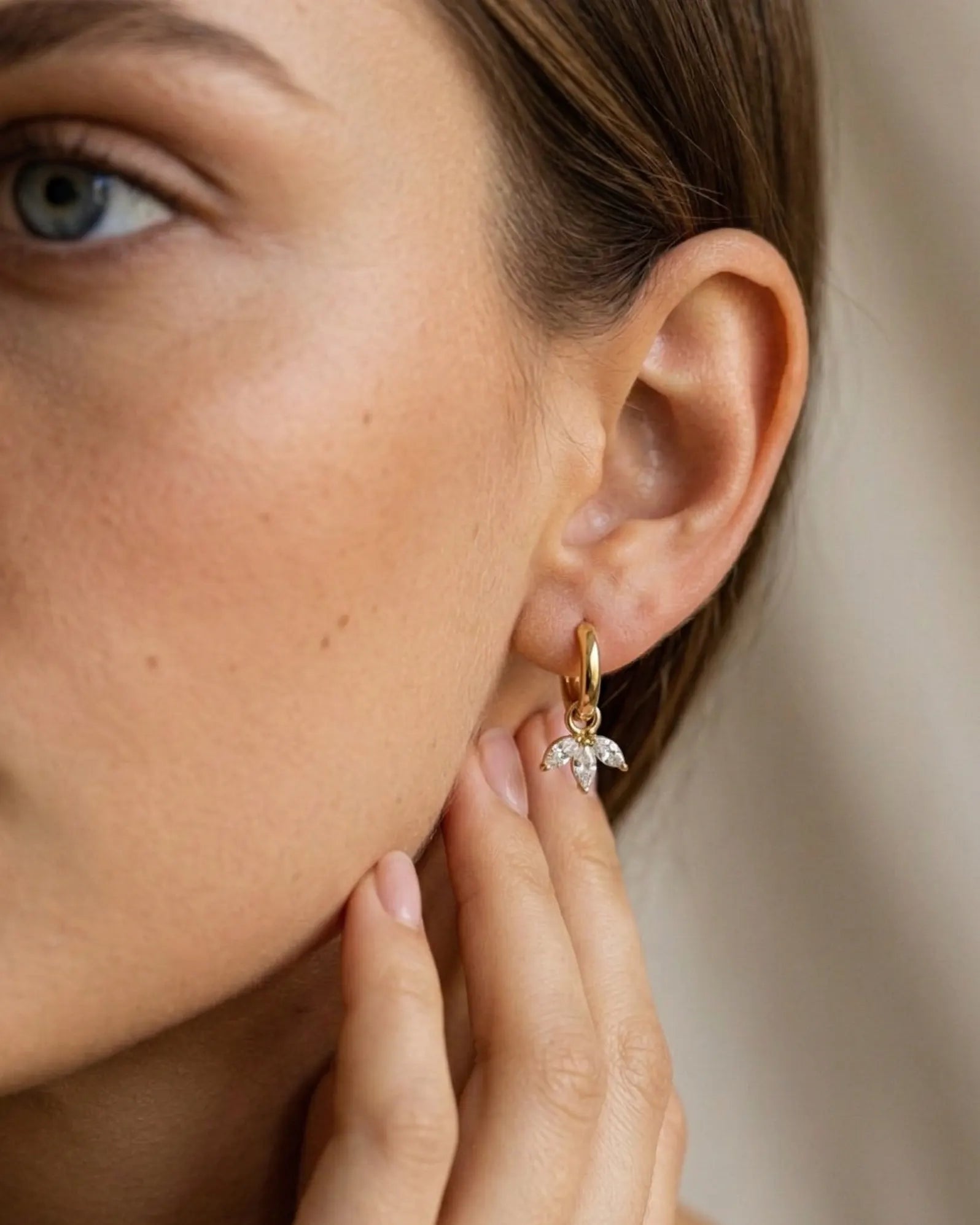 senya-jewelry-unboxing-experience-luxury-gift-box, premium-brand-identity-jewelry-packaging, high-end-customer-experience-presentation, sustainable-luxury-jewelry-box-europe