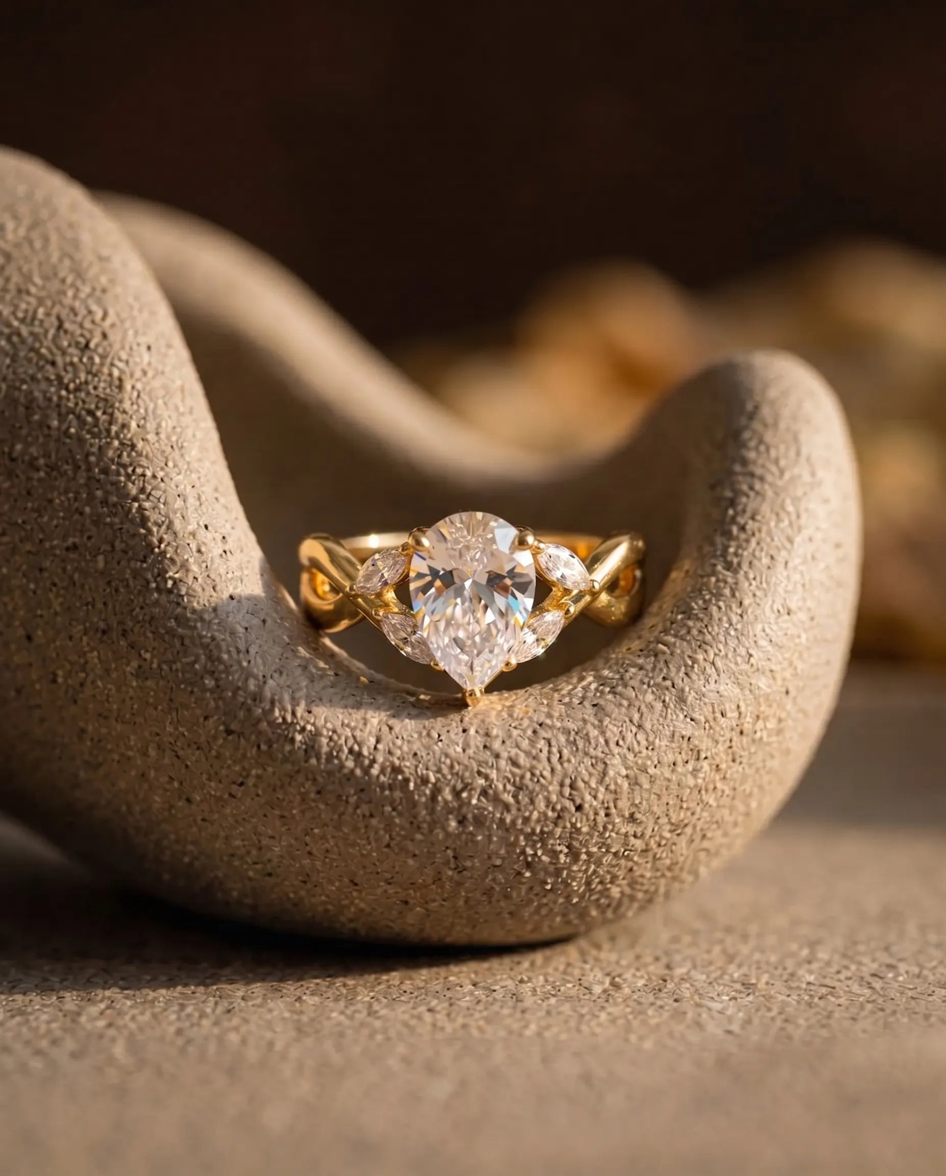 sicilia-sparkling-heart-eternity-ring-925-sterling-silver-gold-vermeil, elegant-minimalist-romantic-jewelry-luxury, high-quality-tarnish-free-crystal-heart-band, senya-jewelry-best-seller-sicilia