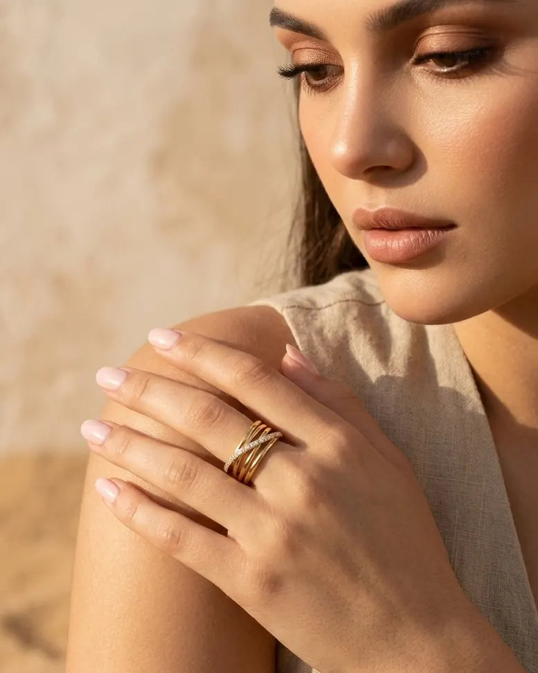 sophisticated-chain-link-design-ring-detail, high-shine-18k-gold-plating-silver, radiant-zirconia-pave-industrial-jewelry, luxury-silver-jewelry-collection-europe