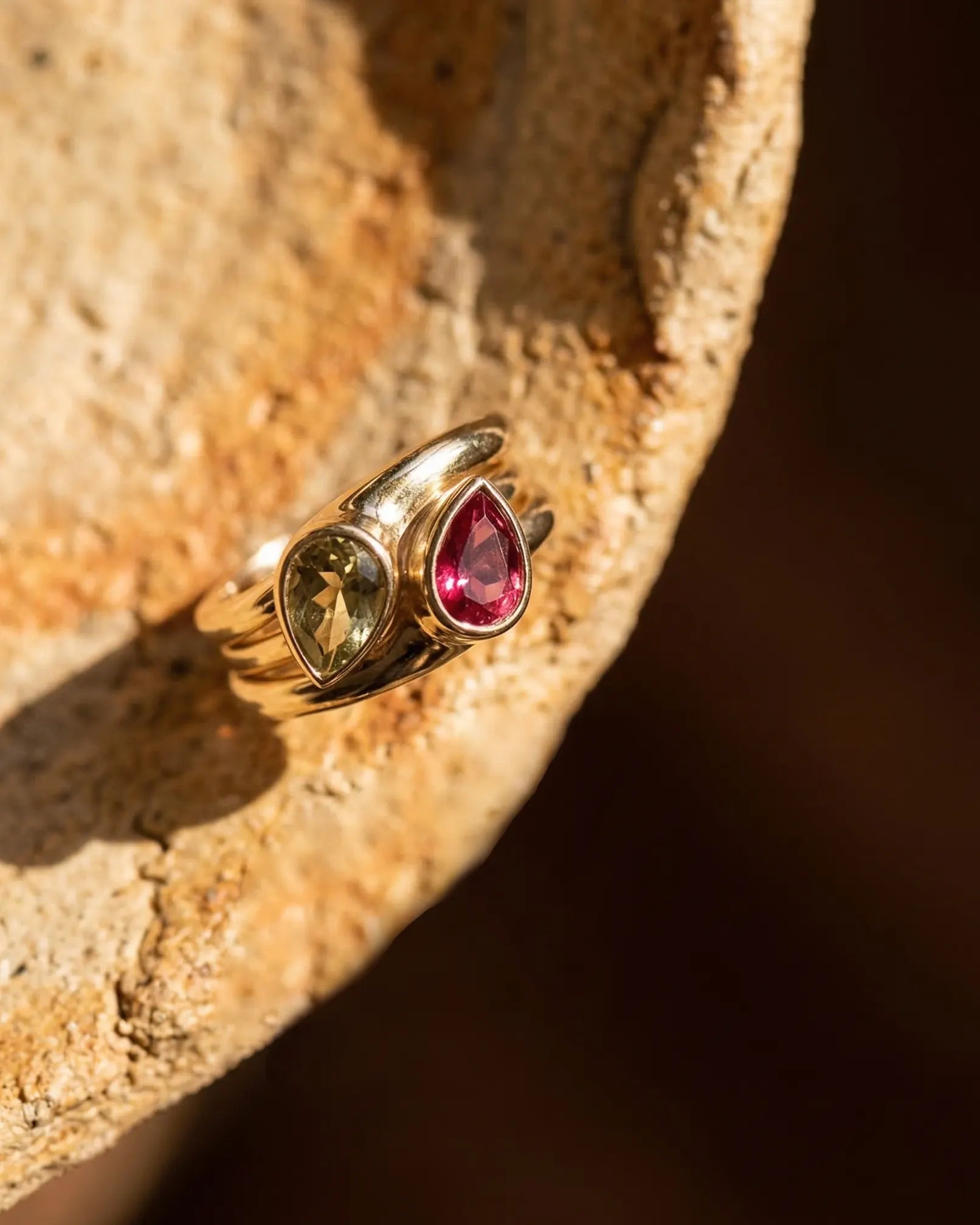 timeless-bold-aesthetic-katrina-colorful-ring, waterproof-finish-detail-pear-cut-gems, gift-ideas-for-women-elegant-gold-jewelry, luxury-boutique-jewelry-netherlands, artistic-jewelry-flatlay-photography