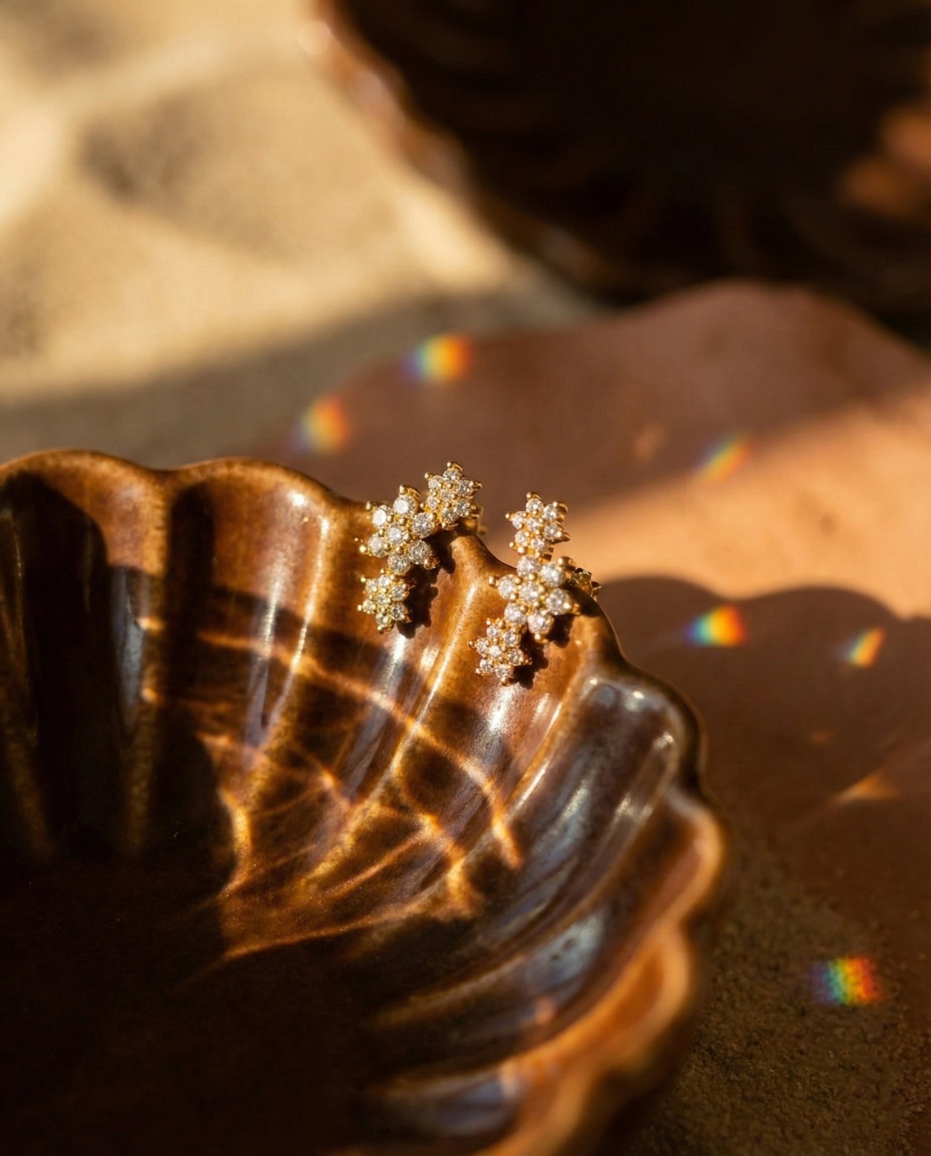 timeless-flower-design-earrings-925-silver, artistic-jewelry-flatlay-shadows, gift-for-mom-floral-jewelry, minimalist-stacking-earrings-ideas, polished-gold-flower-studs, premium-silver-jewelry-netherlands