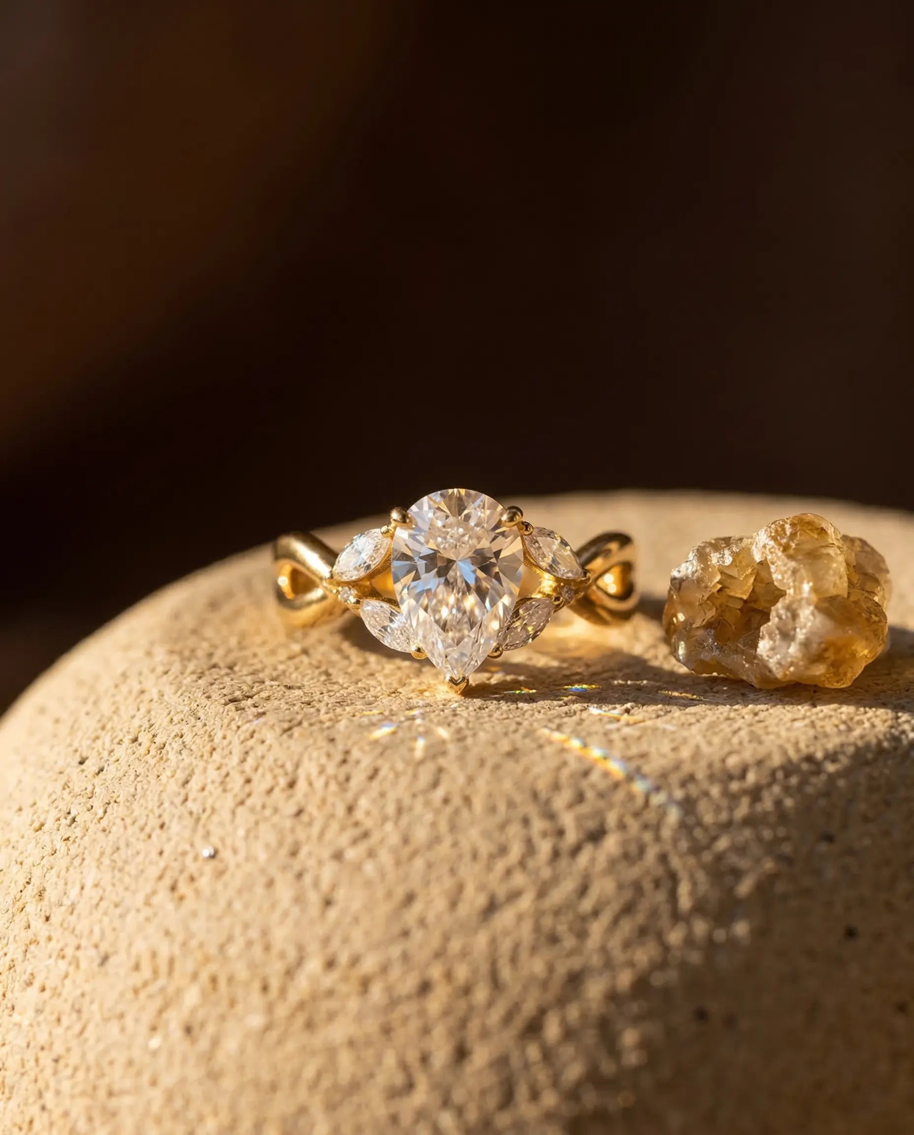 timeless-modern-aesthetic-sparkling-heart-band-gold, 18k-gold-vermeil-finish-detail-sicilia-ring, gift-ideas-for-women-shimmering-heart-jewelry, luxury-boutique-jewelry-netherlands, artistic-jewelry-flatlay-photography