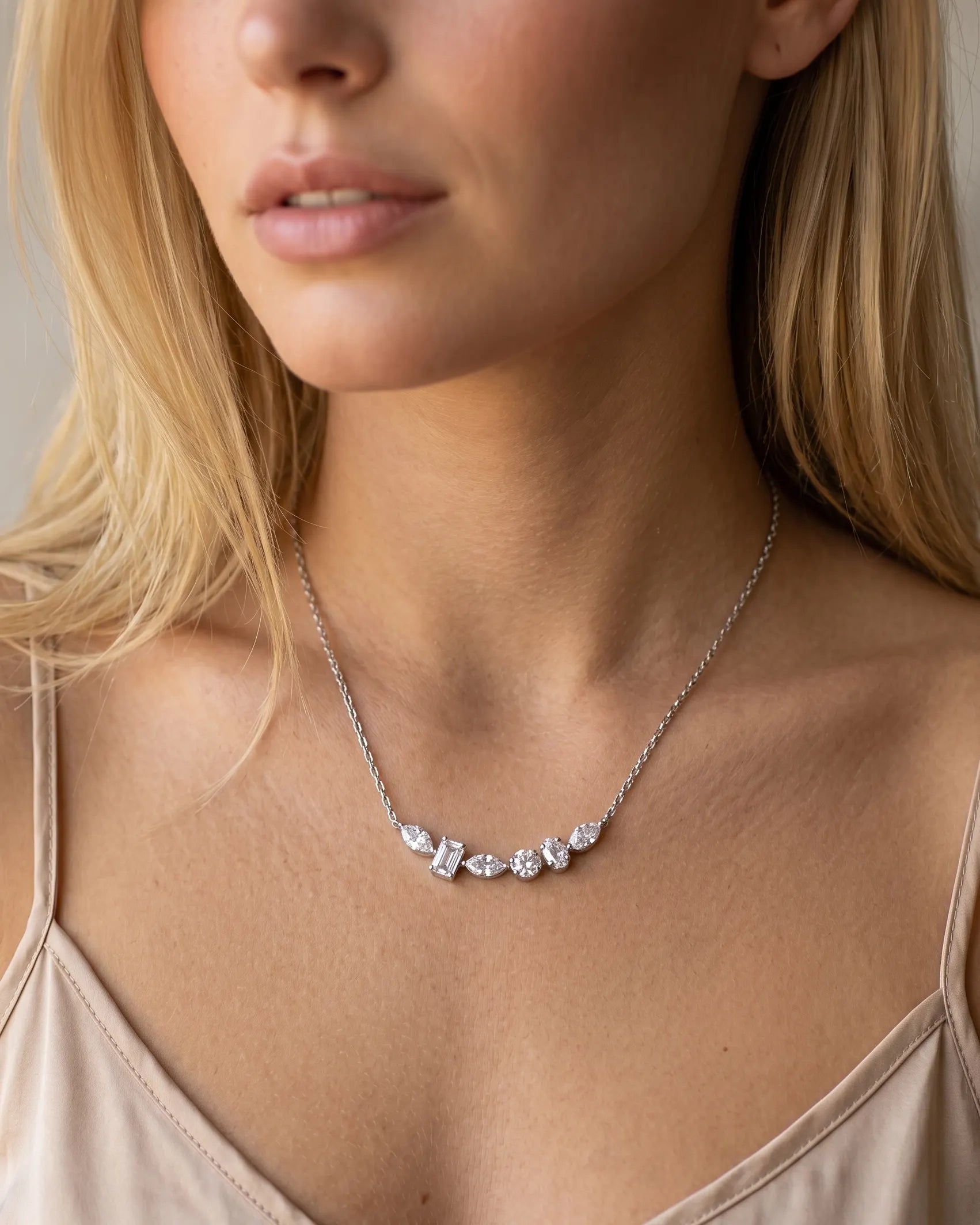 timeless-modern-deco-aesthetic-baguette-necklace, solid-925-silver-finish-detail-donna-pendant, gift-ideas-for-women-sparkling-jewelry, luxury-boutique-jewelry-netherlands, artistic-jewelry-flatlay-photography