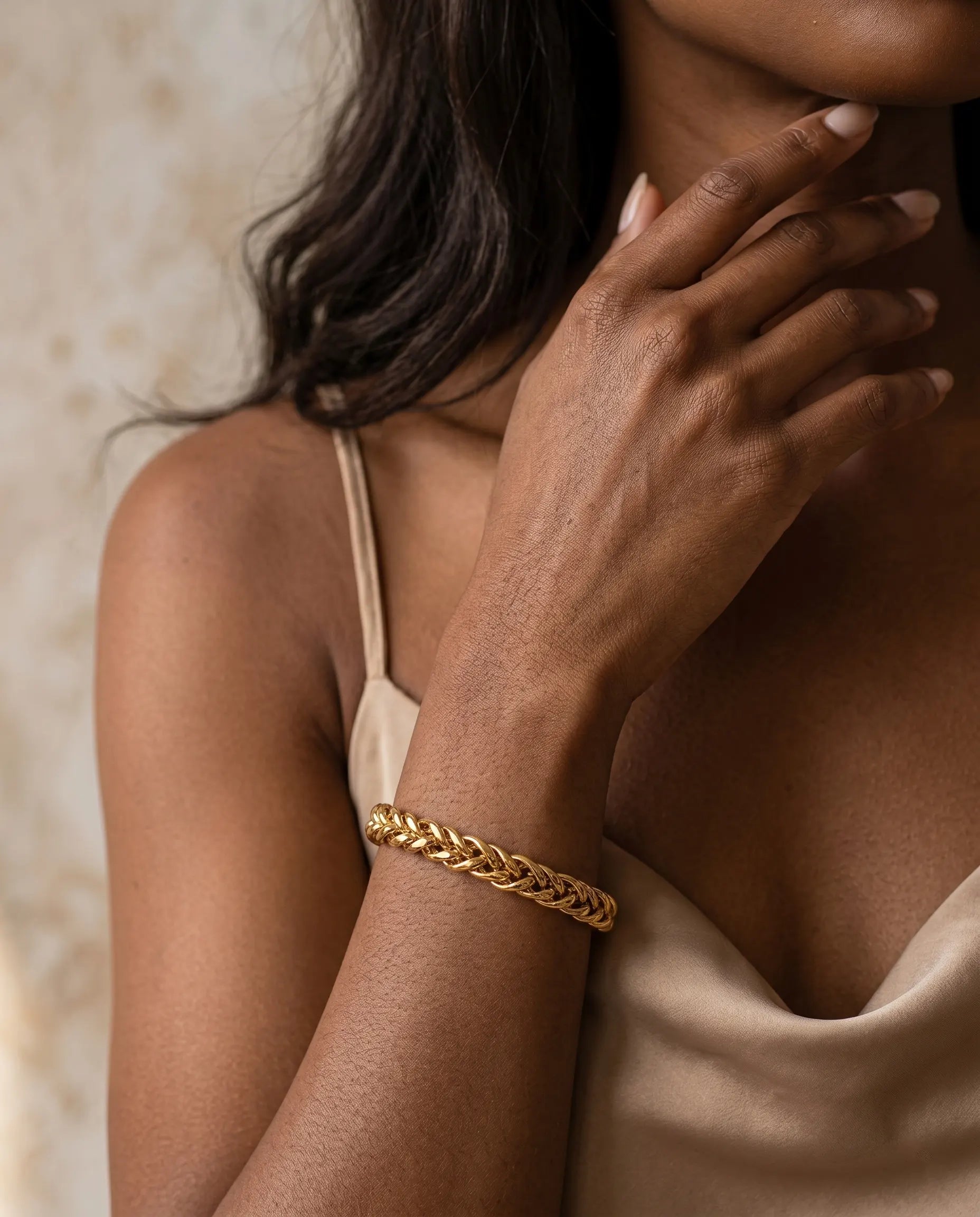versatile-daily-wear-gold-berge-statement-bracelet, effortless-high-end-link-jewelry-style, minimalist-accessories-for-refined-look, classy-gold-pvd-woven-bracelet-lifestyle, senya-jewelry-berge-collection