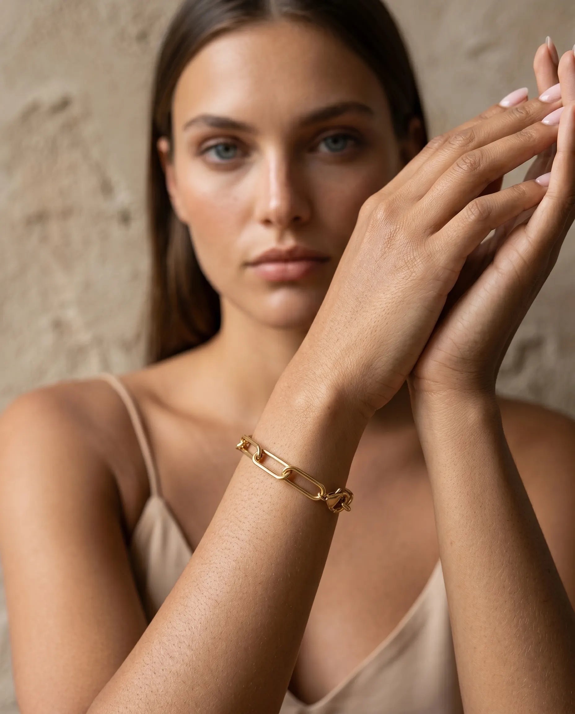 versatile-daily-wear-gold-blaire-statement-bracelet, effortless-high-end-link-jewelry-style, minimalist-accessories-for-refined-look, classy-316l-steel-chain-bracelet-lifestyle, senya-jewelry-blaire-collection