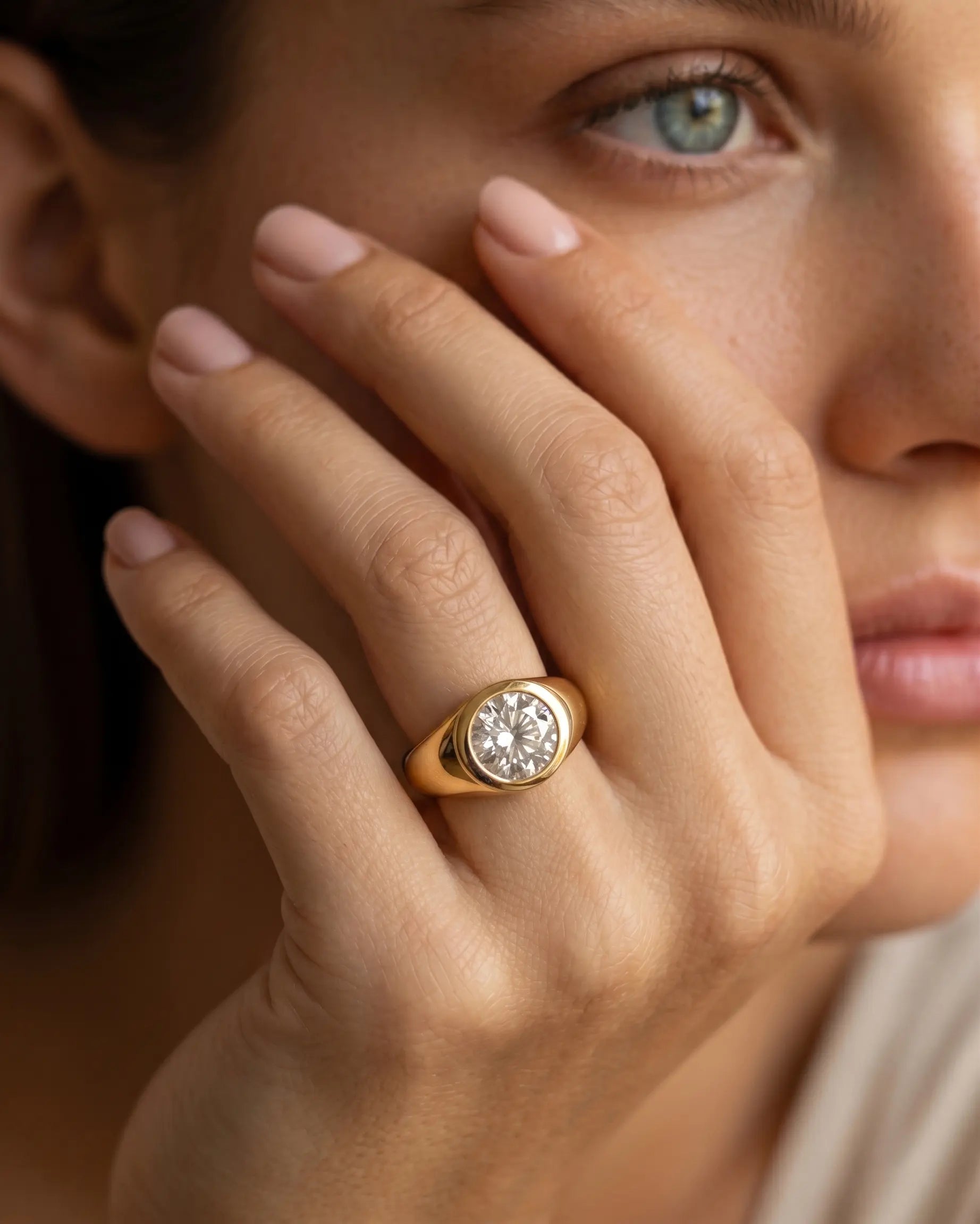 versatile-daily-wear-gold-span-statement-ring, effortless-high-end-industrial-luxe-style, minimalist-accessories-for-refined-look, classy-waterproof-baguette-ring-lifestyle, senya-jewelry-span-collection