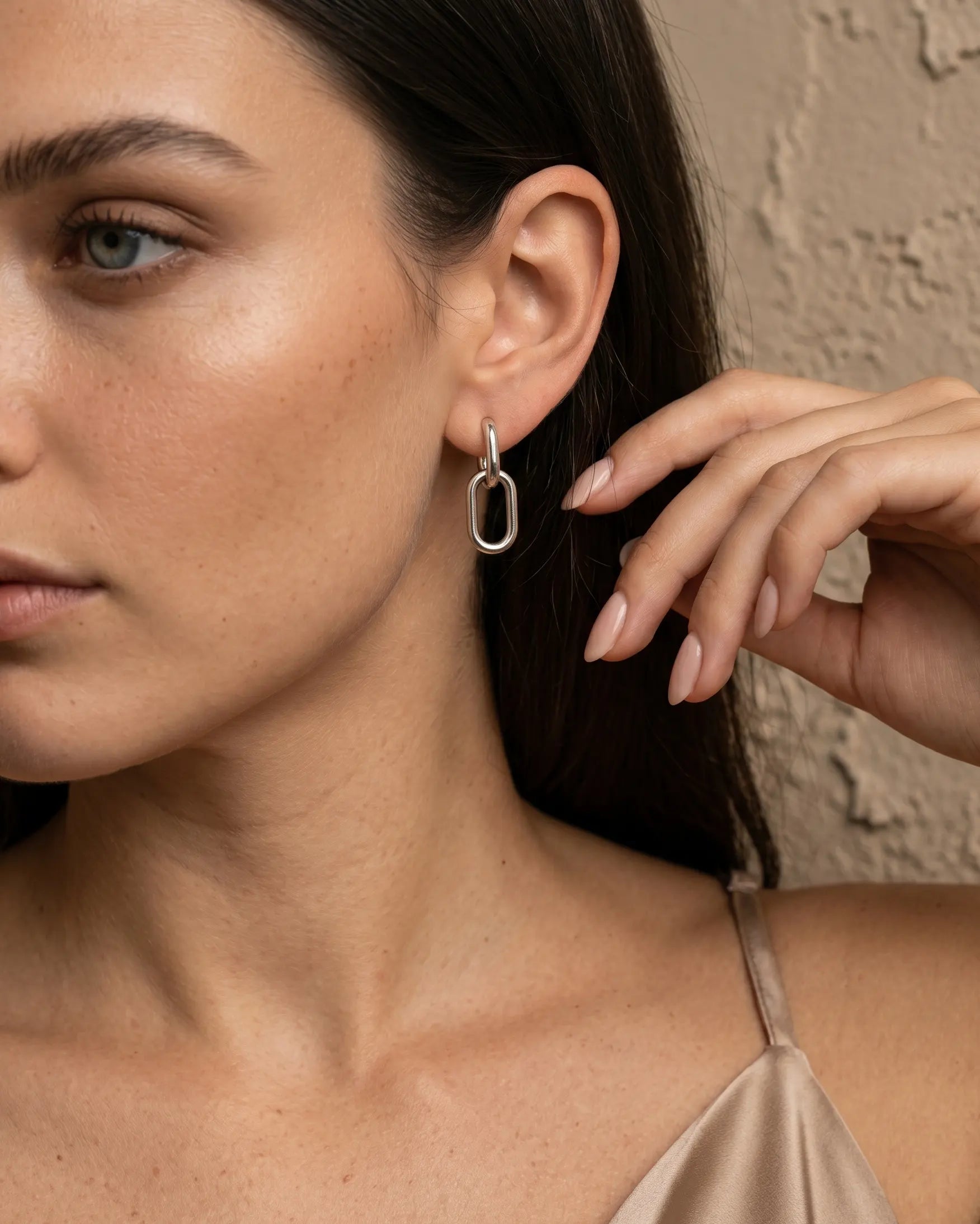 versatile-daily-wear-kochi-interlink-drops, effortless-statement-jewelry-style, minimalist-accessories-for-professional-look, classy-925-silver-gold-earrings-lifestyle, senya-jewelry-kochi-collection