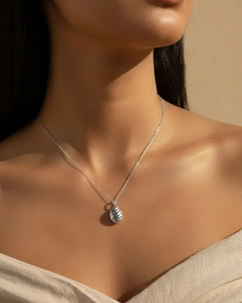 versatile-daily-wear-organic-shell-necklace, effortless-elegance-vacation-jewelry, minimalist-accessories-for-summer-style, classy-gold-pvd-necklace-lifestyle, high-shine-316L-stainless-steel-jewelry, senya-jewelry-coralia-detail
