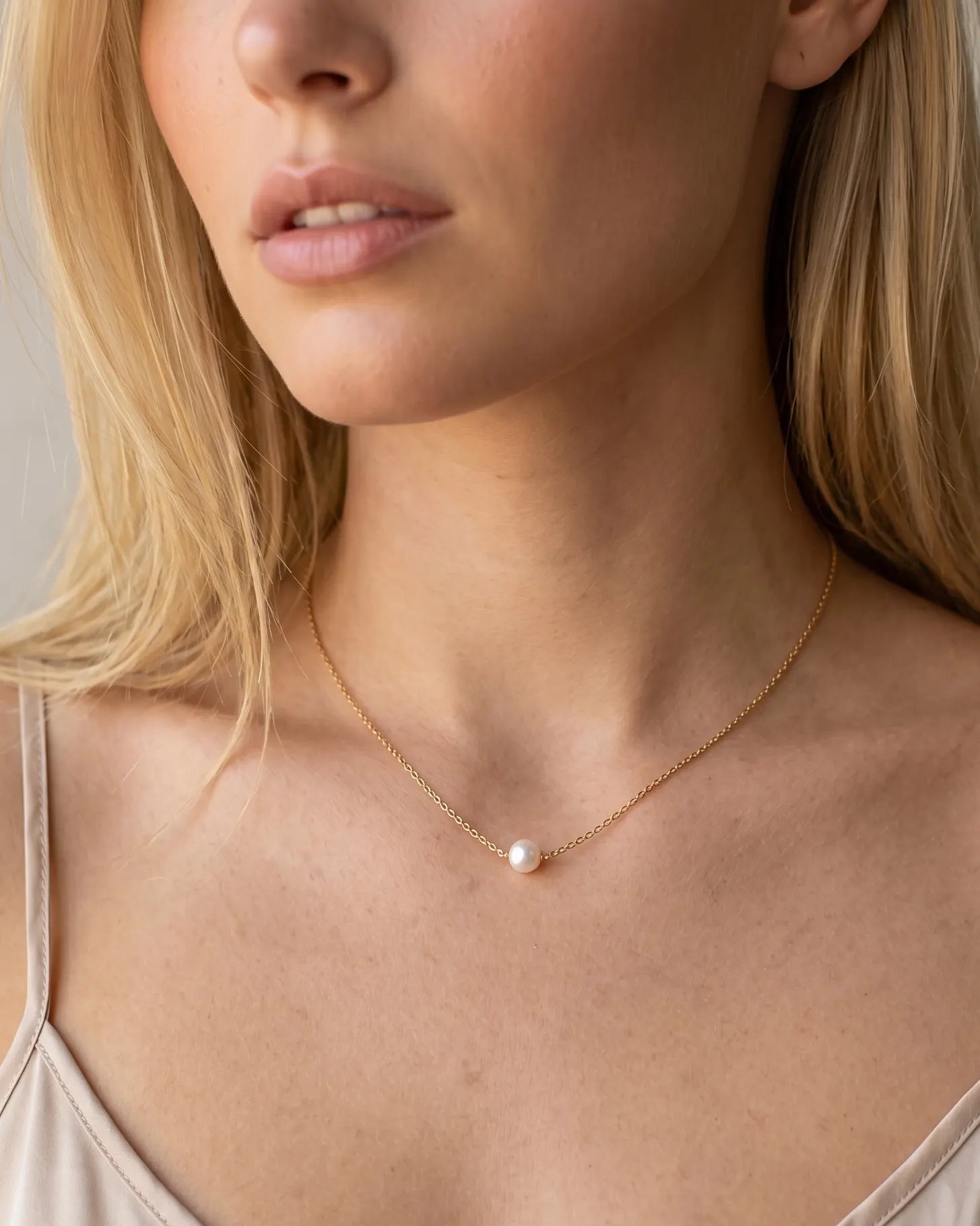 versatile-daily-wear-silver-pearl-necklace, effortless-elegance-jewelry-style, minimalist-accessories-for-office-wear, classy-925-silver-pearl-lifestyle, high-shine-marni-collection-necklace, senya-jewelry-pearl-detail